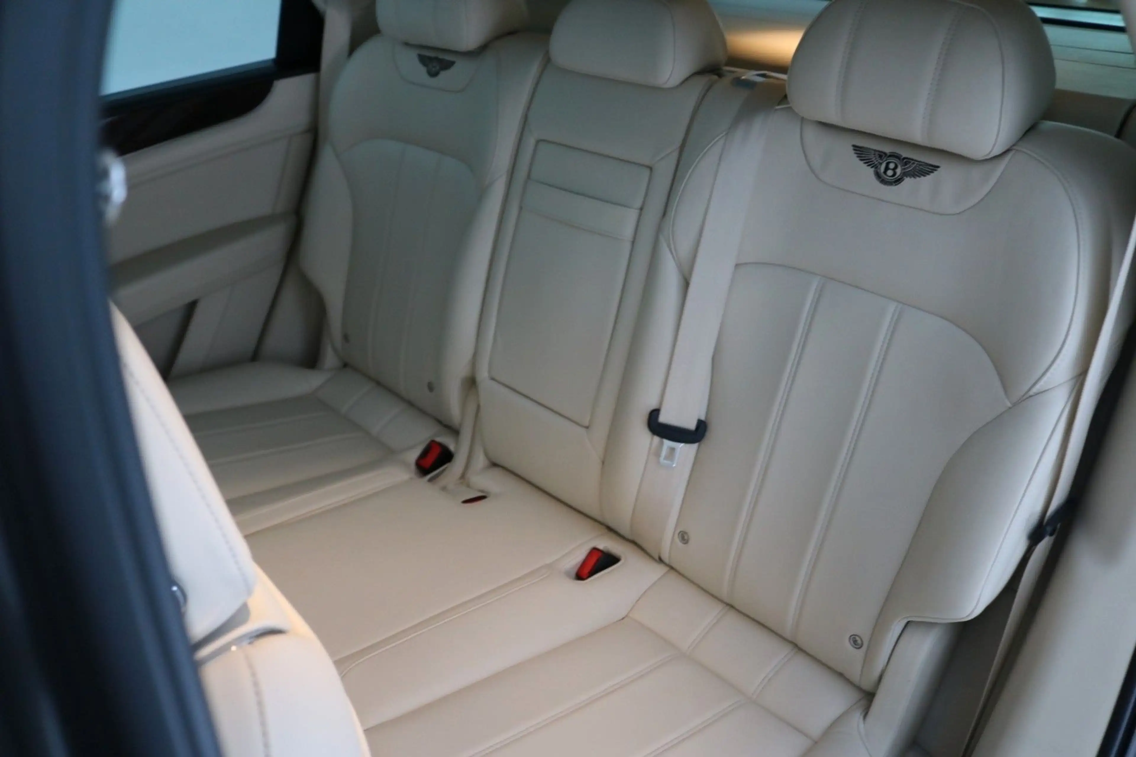 Bentley Bentayga 3.0 Hybrid 4WD Autom. — photo 14