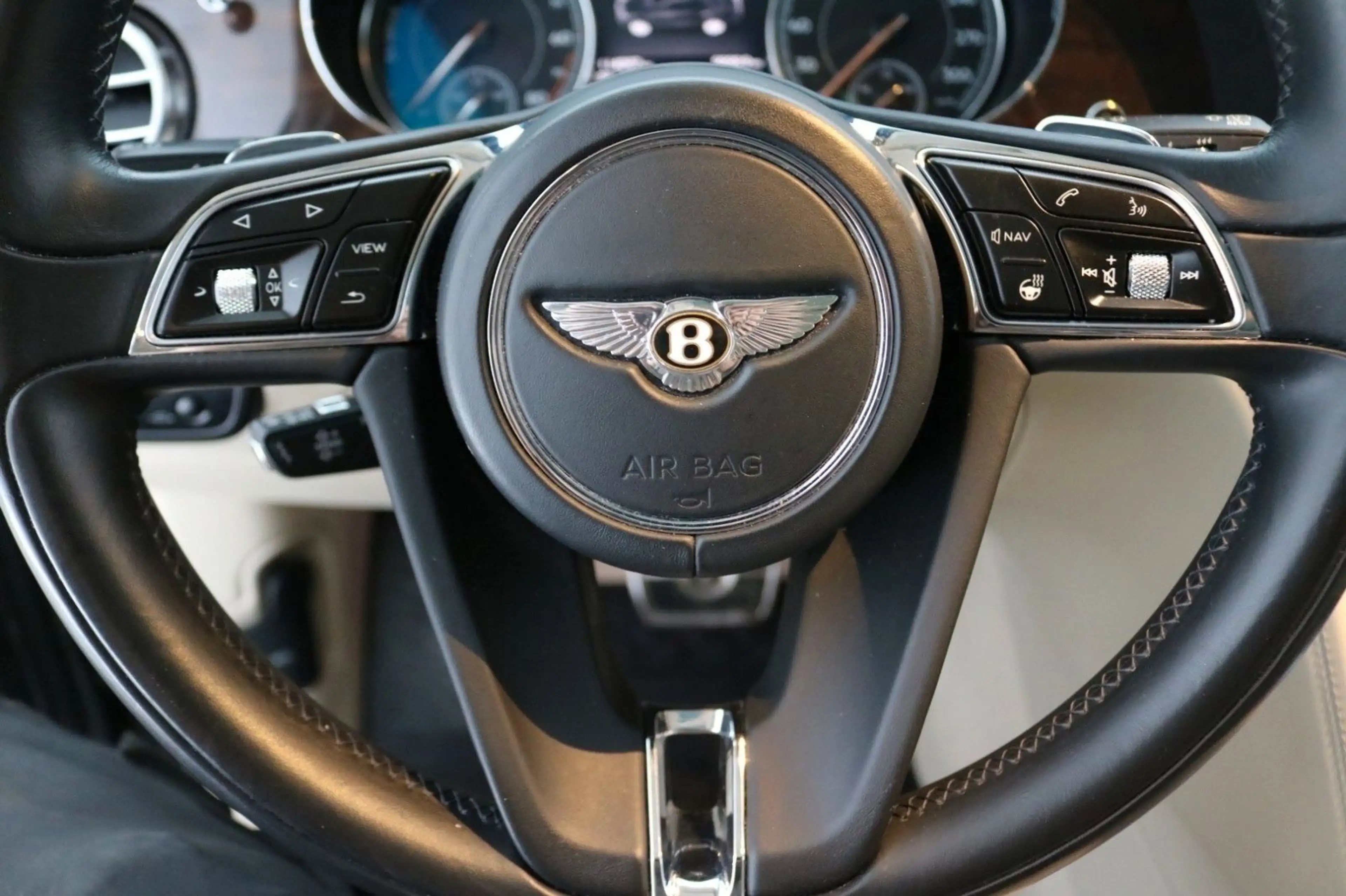 Bentley Bentayga 3.0 Hybrid 4WD Autom. — photo 10