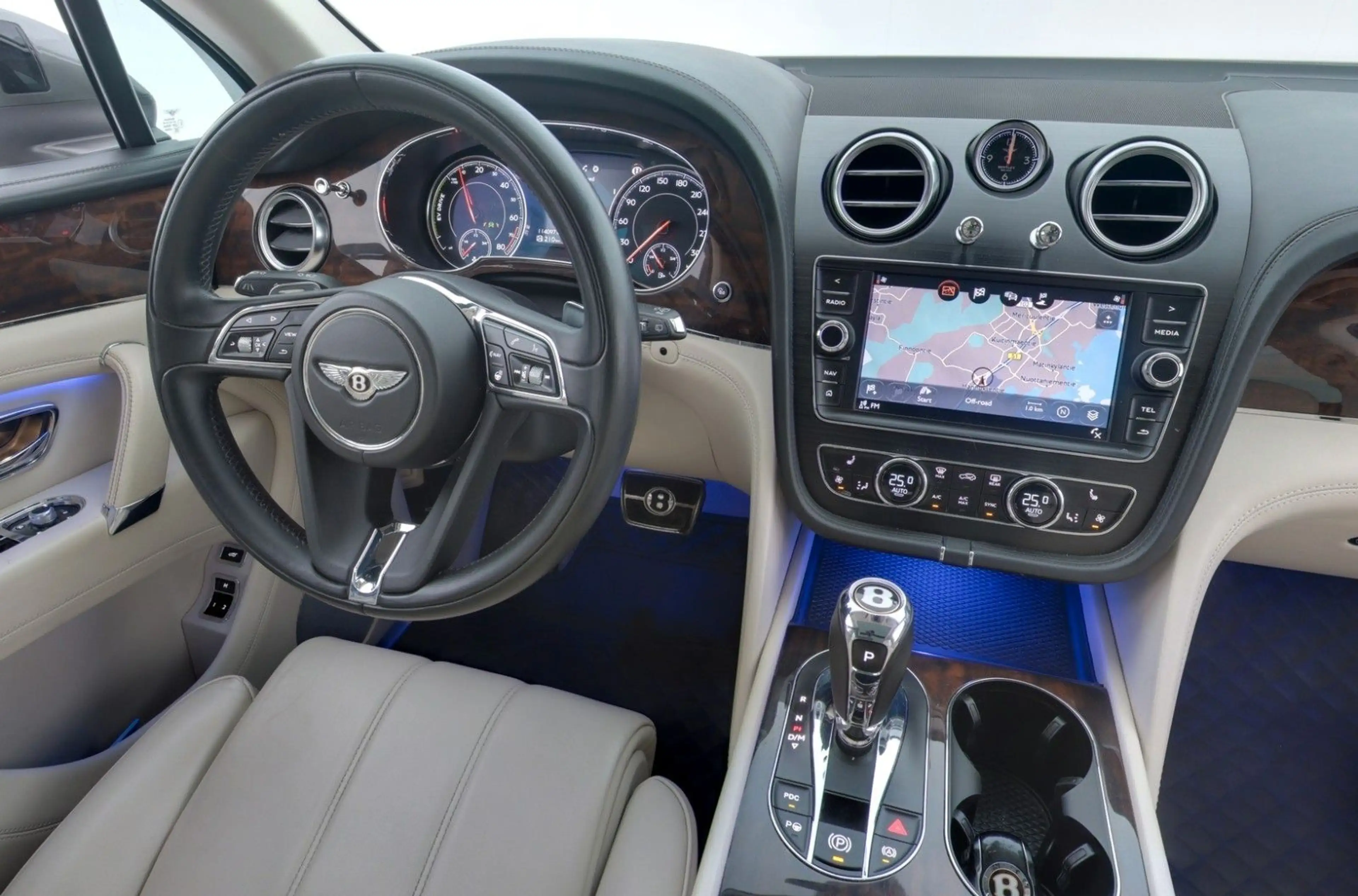 Bentley Bentayga 3.0 Hybrid 4WD Autom. — photo 9