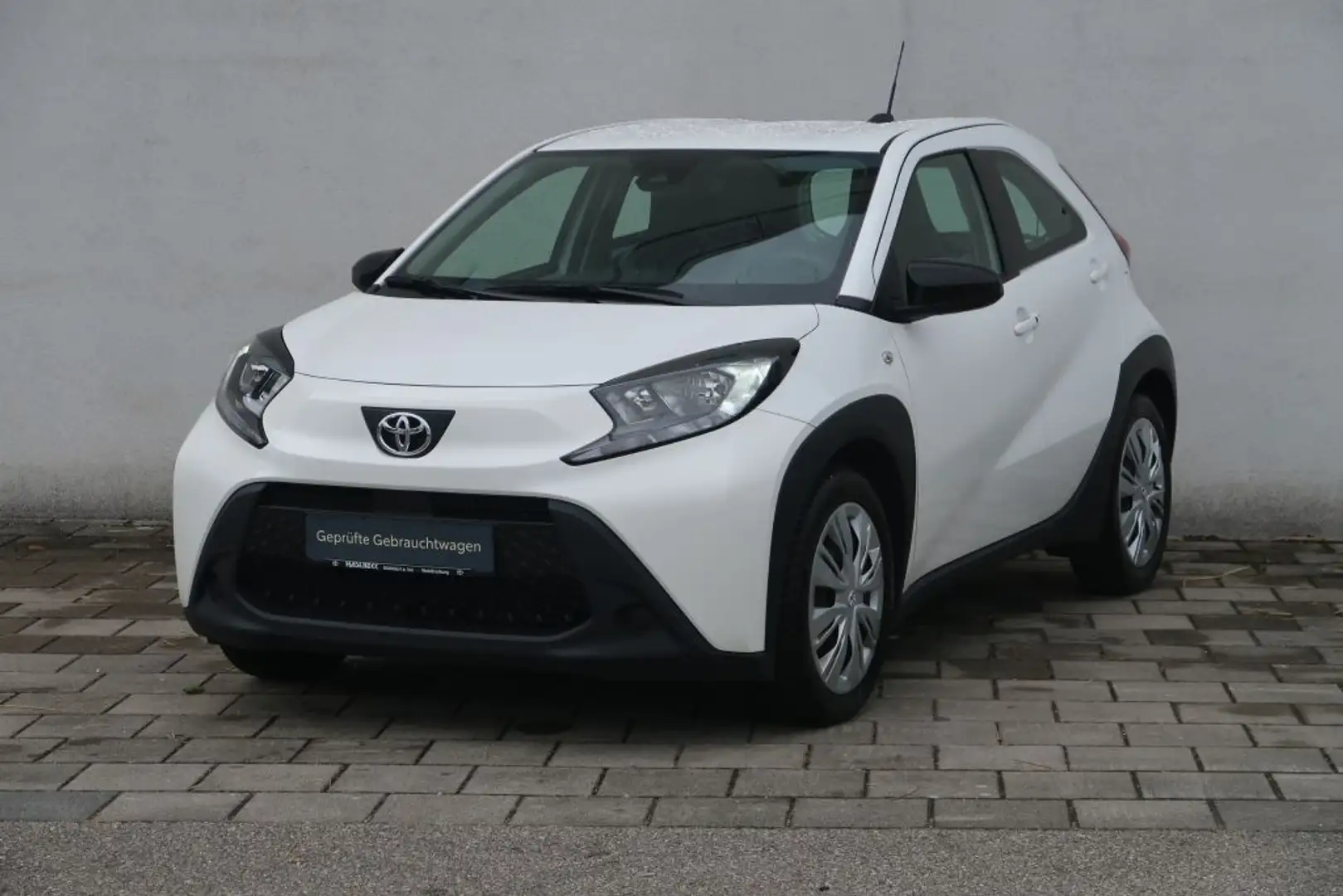 Toyota Aygo X Play Weiß - 2
