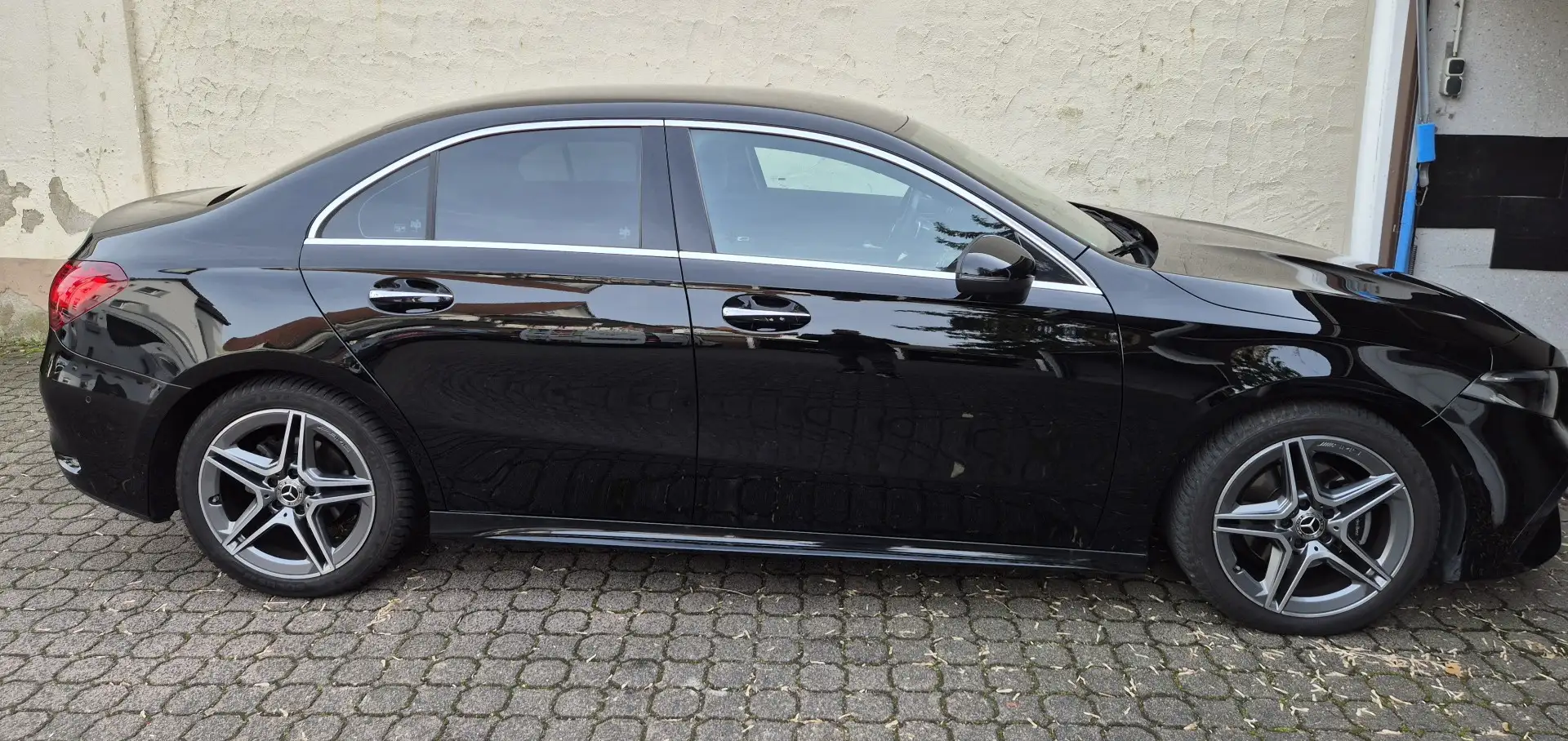 Mercedes-Benz A 200 AMG Linie Schwarz - 1