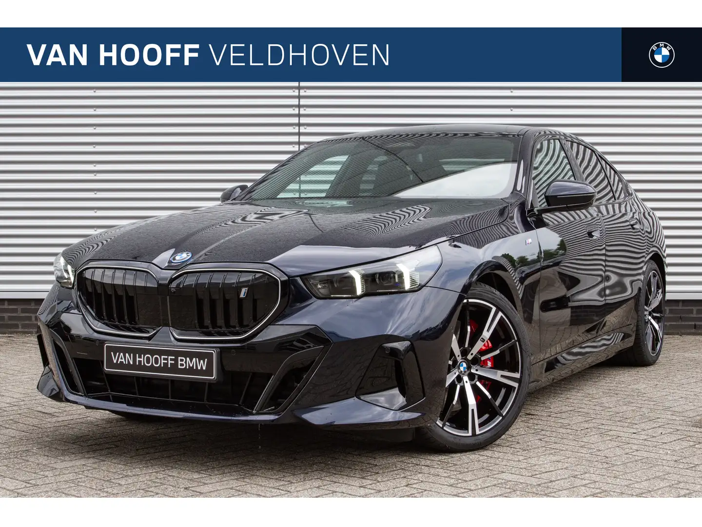 BMW i5 eDrive40 M Sport / Panoramadak / Adaptieve LED / M Zwart - 1