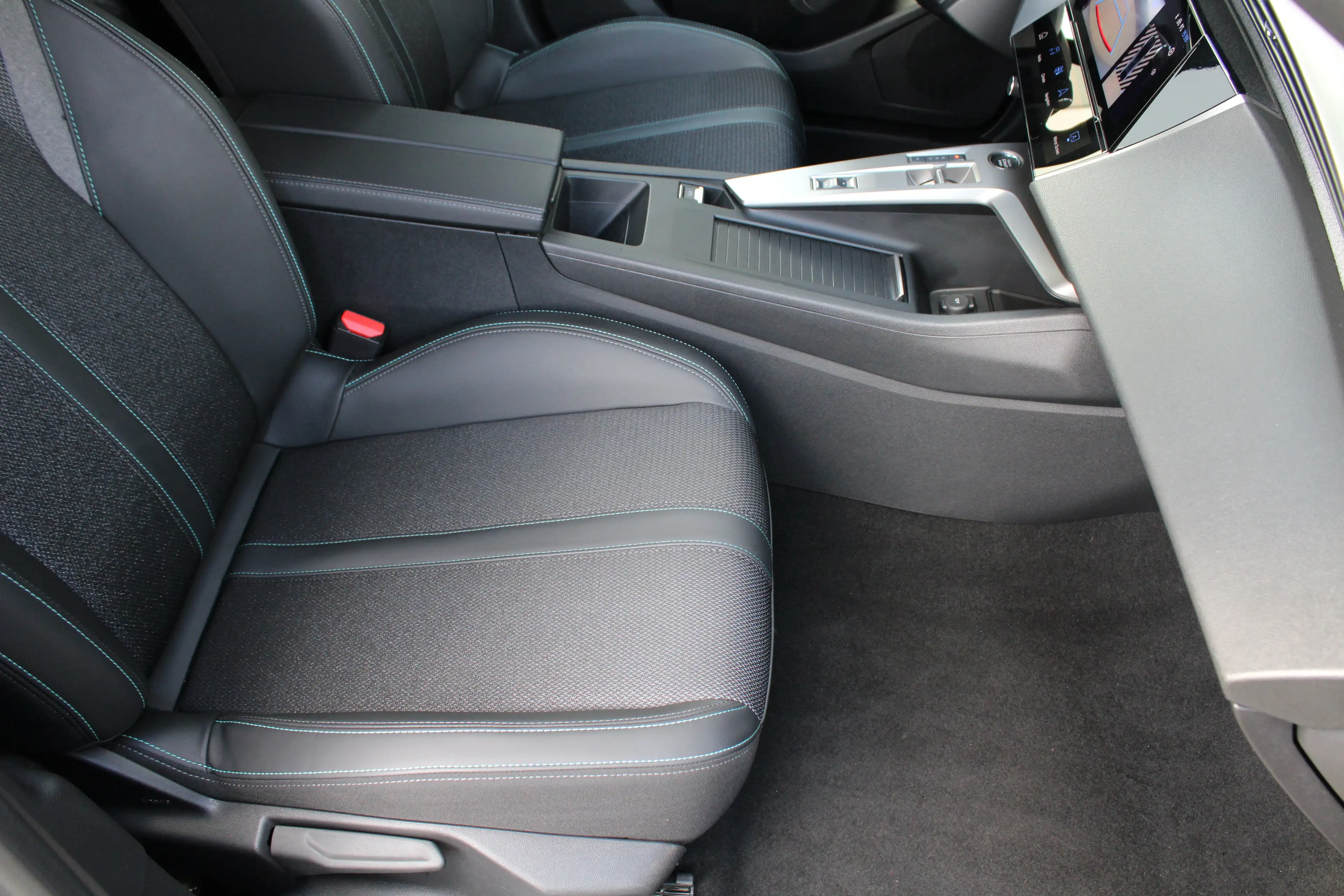 Peugeot 408 1.2 Hybrid 145 e-DCS6 Allure | Automaat | Navigati — photo 5