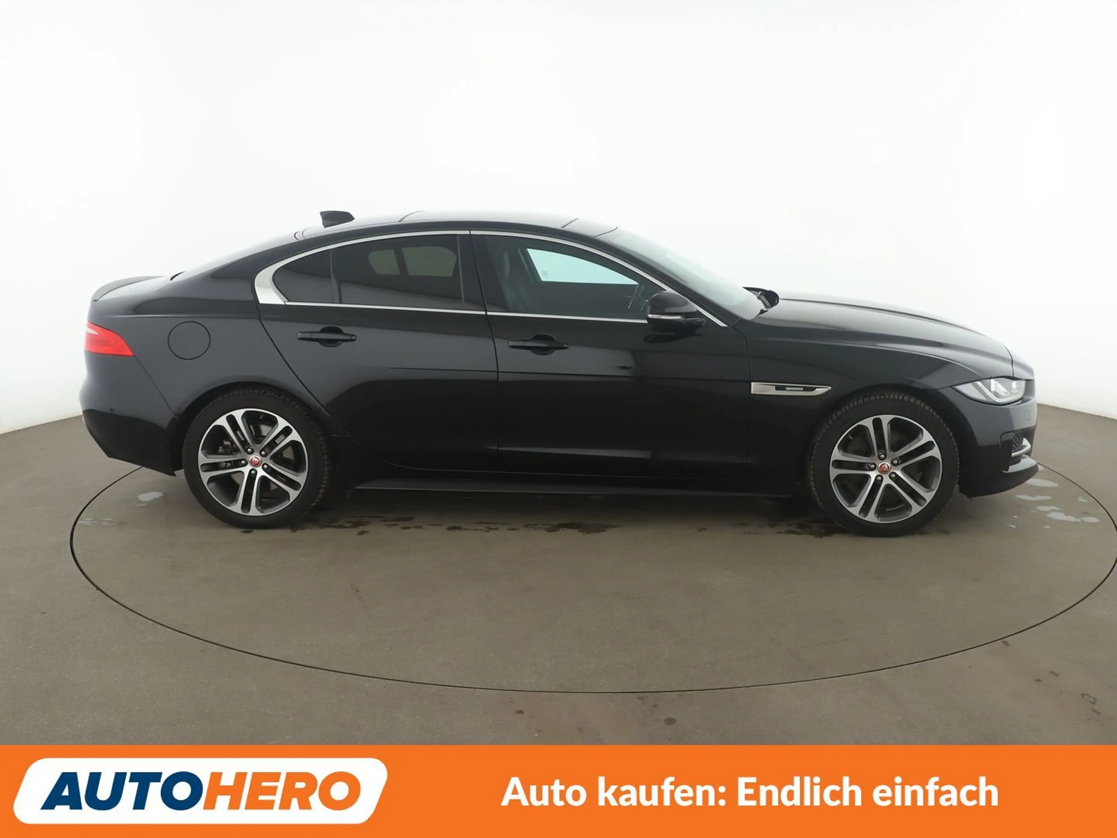 Jaguar XE 25d R-Sport AWD Aut*NAVI*XENON*TEMPO*CAM*PDC*SHZ* — photo 7