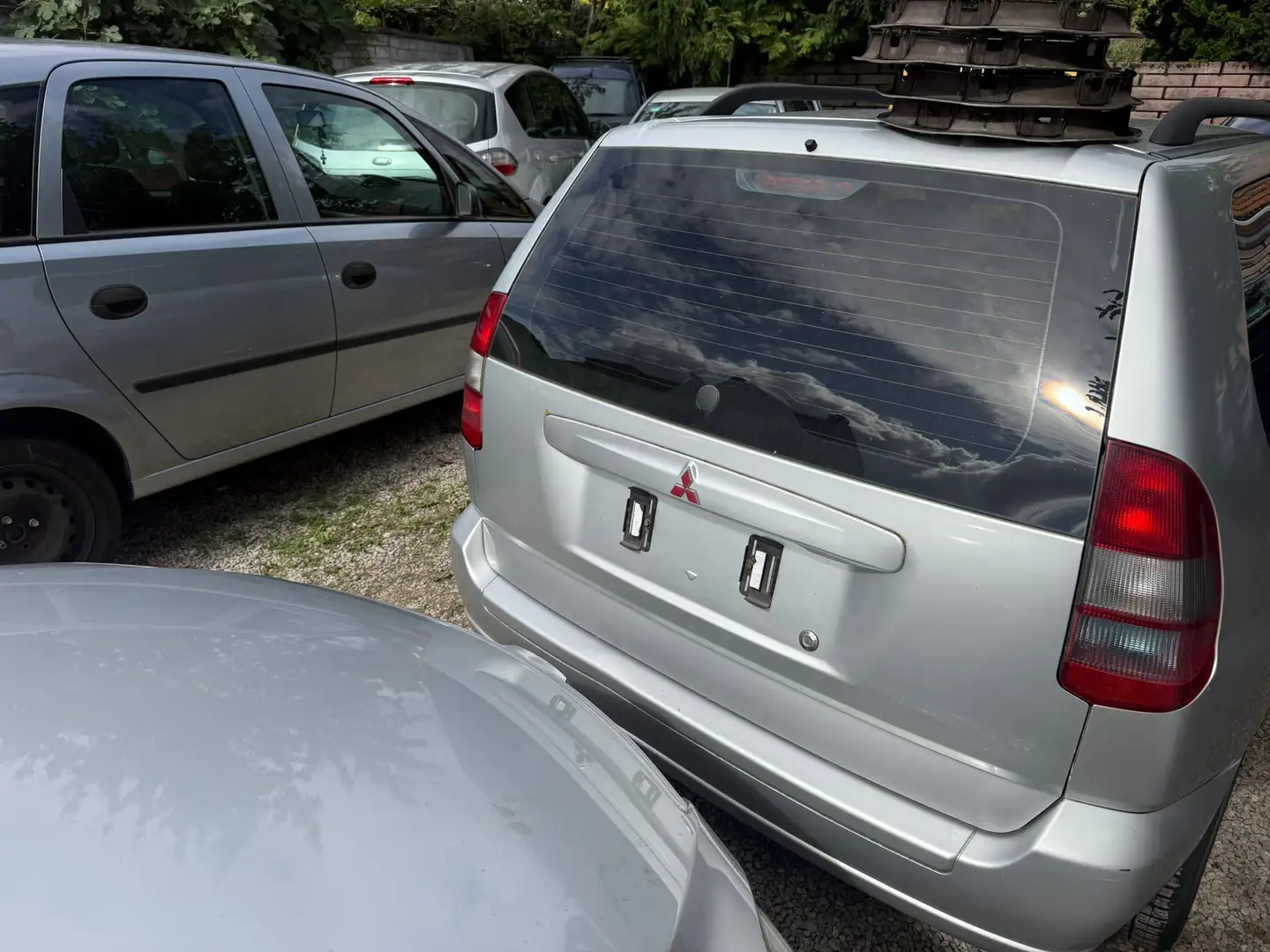Mitsubishi Space Star Space Star 1.6 Automatik Silber - 2