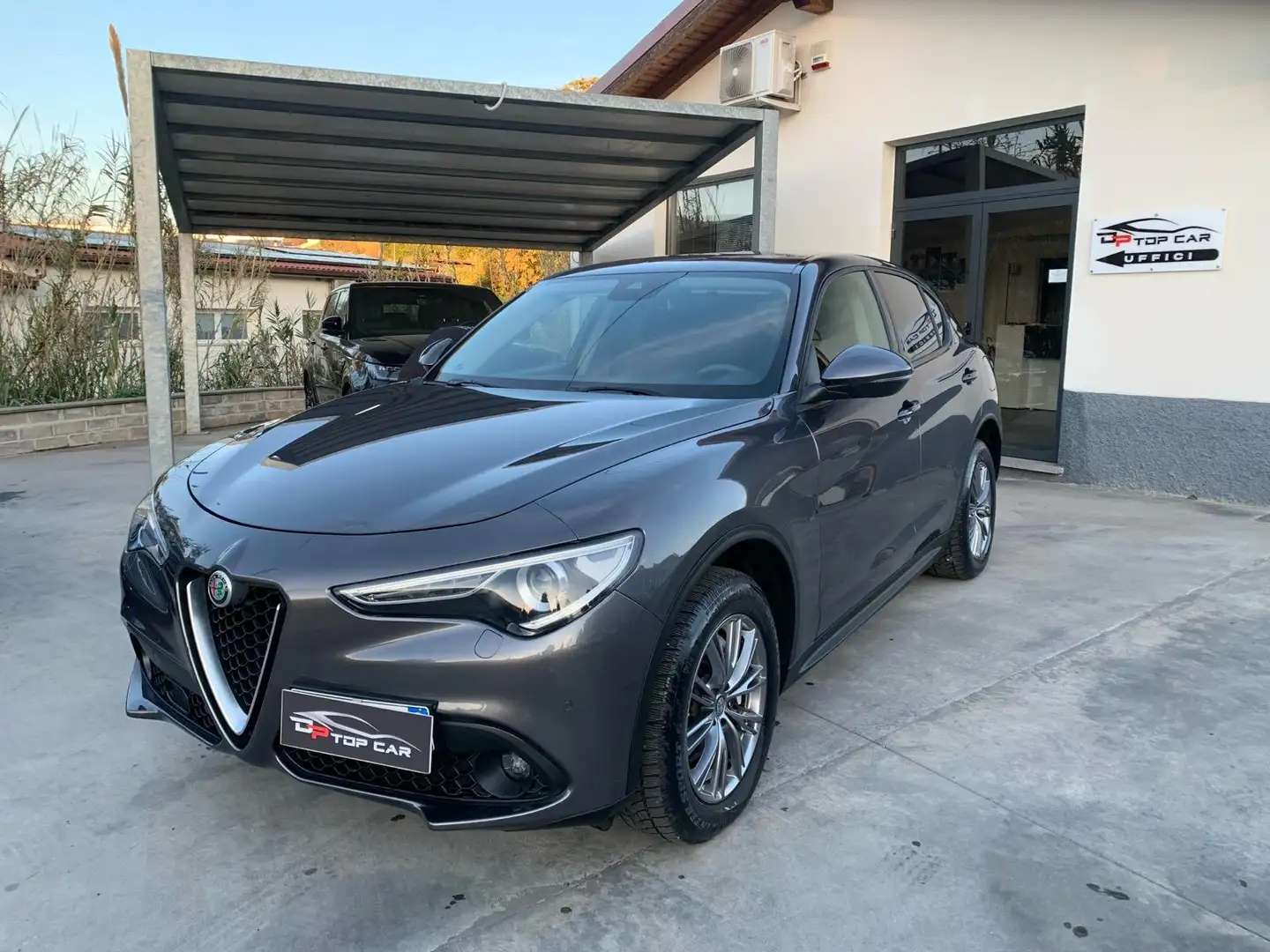 Alfa Romeo Stelvio Stelvio 2.2 t Q4 210cv auto*Navigatore*Fari Led*18 Grau - 1