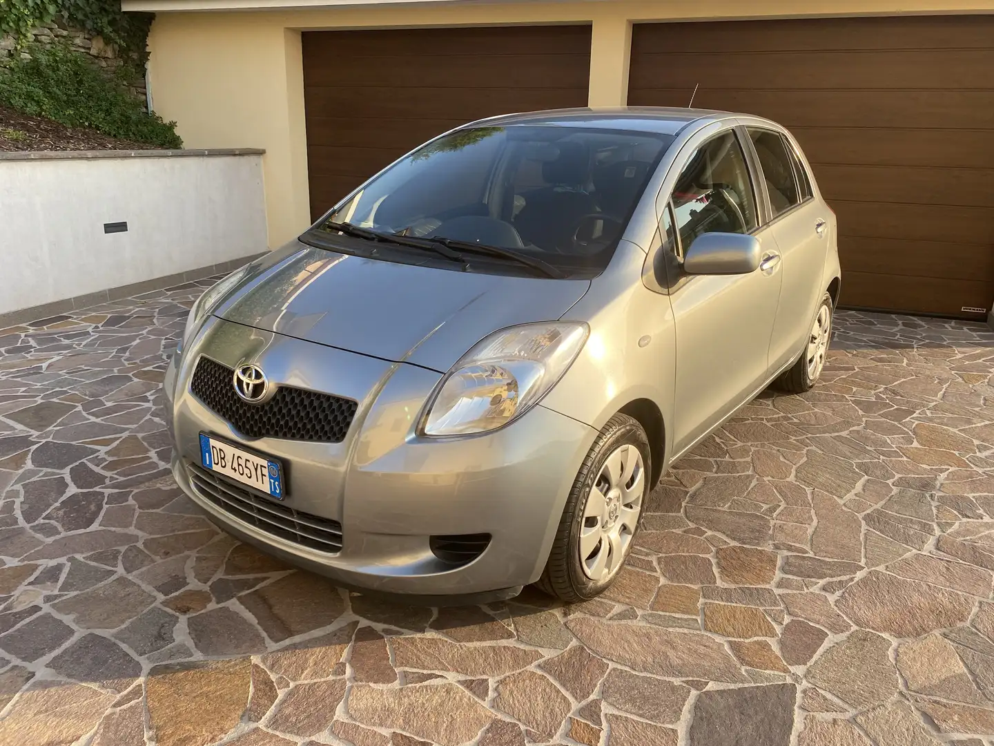 Toyota Yaris 5p 1.3 Sol - 1