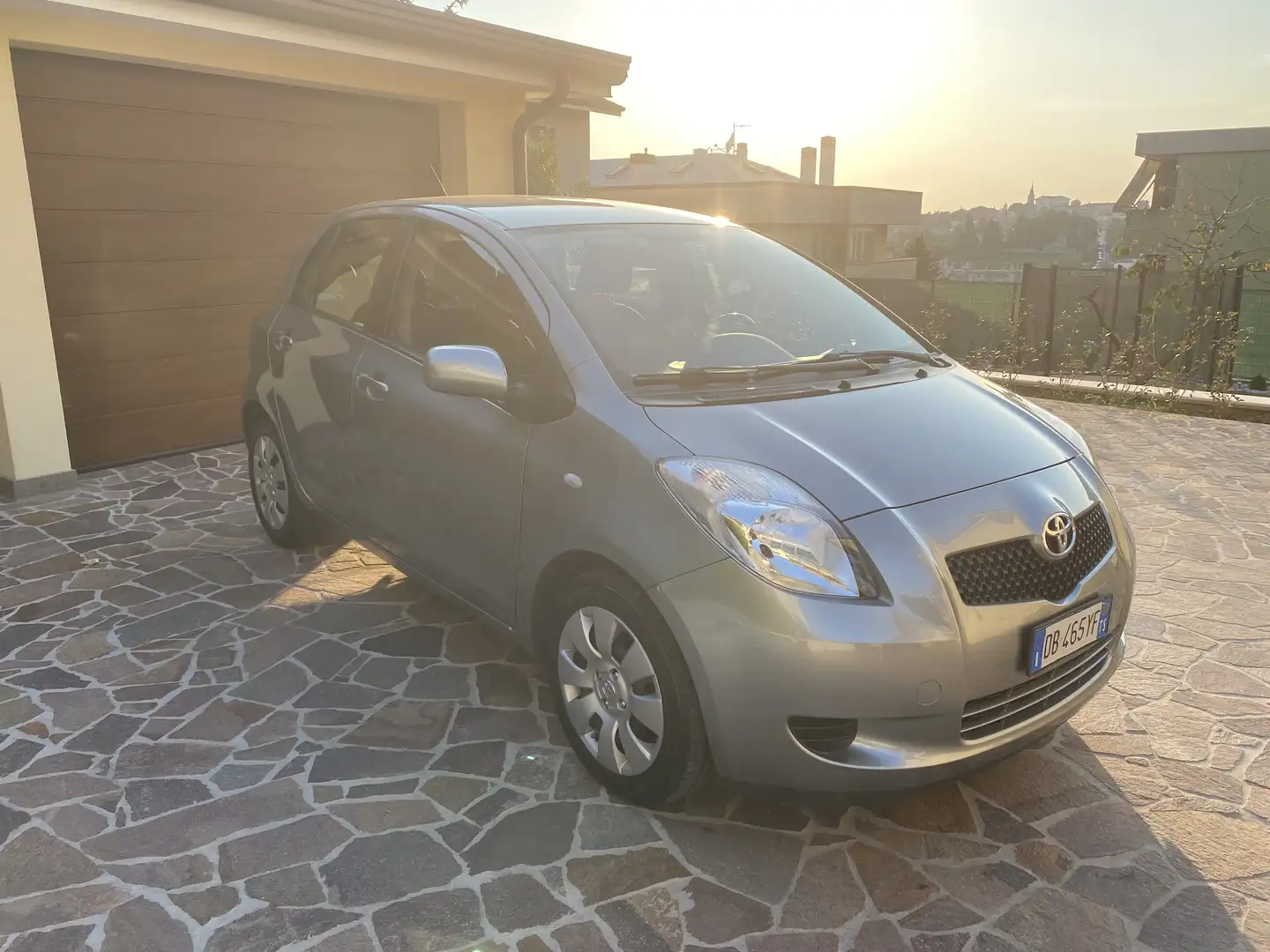 Toyota Yaris 5p 1.3 Sol - 2