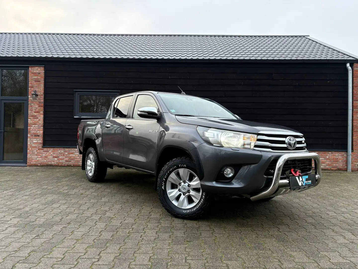 Toyota Hilux 2.4 D - 5 Persoons - Marge - Automaat - 3500kg Gris - 1