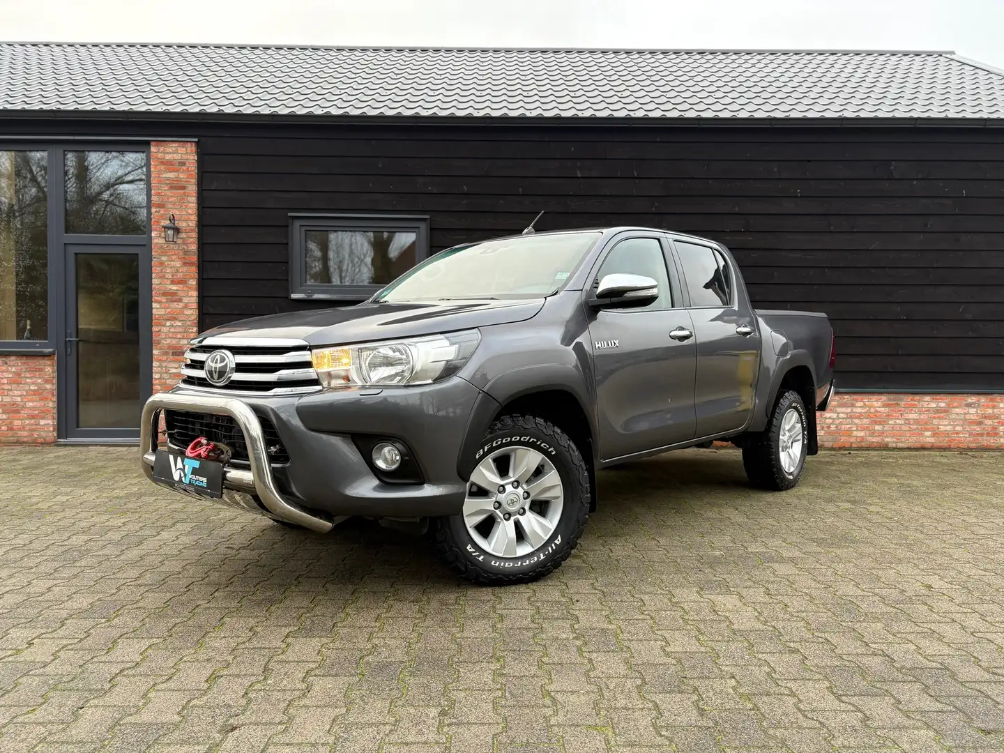 Toyota Hilux 2.4 D - 5 Persoons - Marge - Automaat - 3500kg Gris - 2