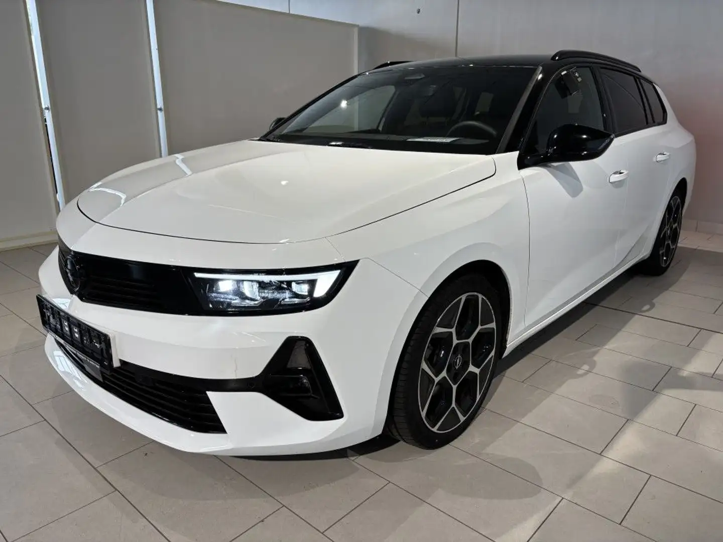 Opel Astra Sports Tourer 1.2 Turbo Automatik GS (L) Weiß - 1