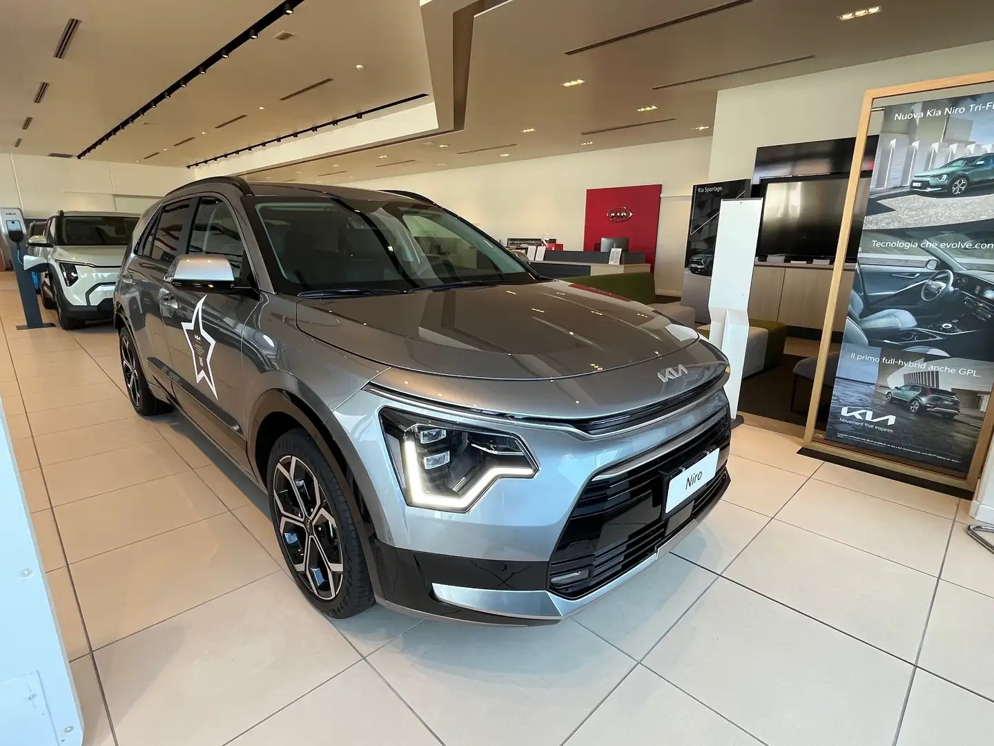 Kia Niro PHEV 1.6 Plug-In Hybrid 171cv DCT EVOLUTION Nuova Srebrny - 1
