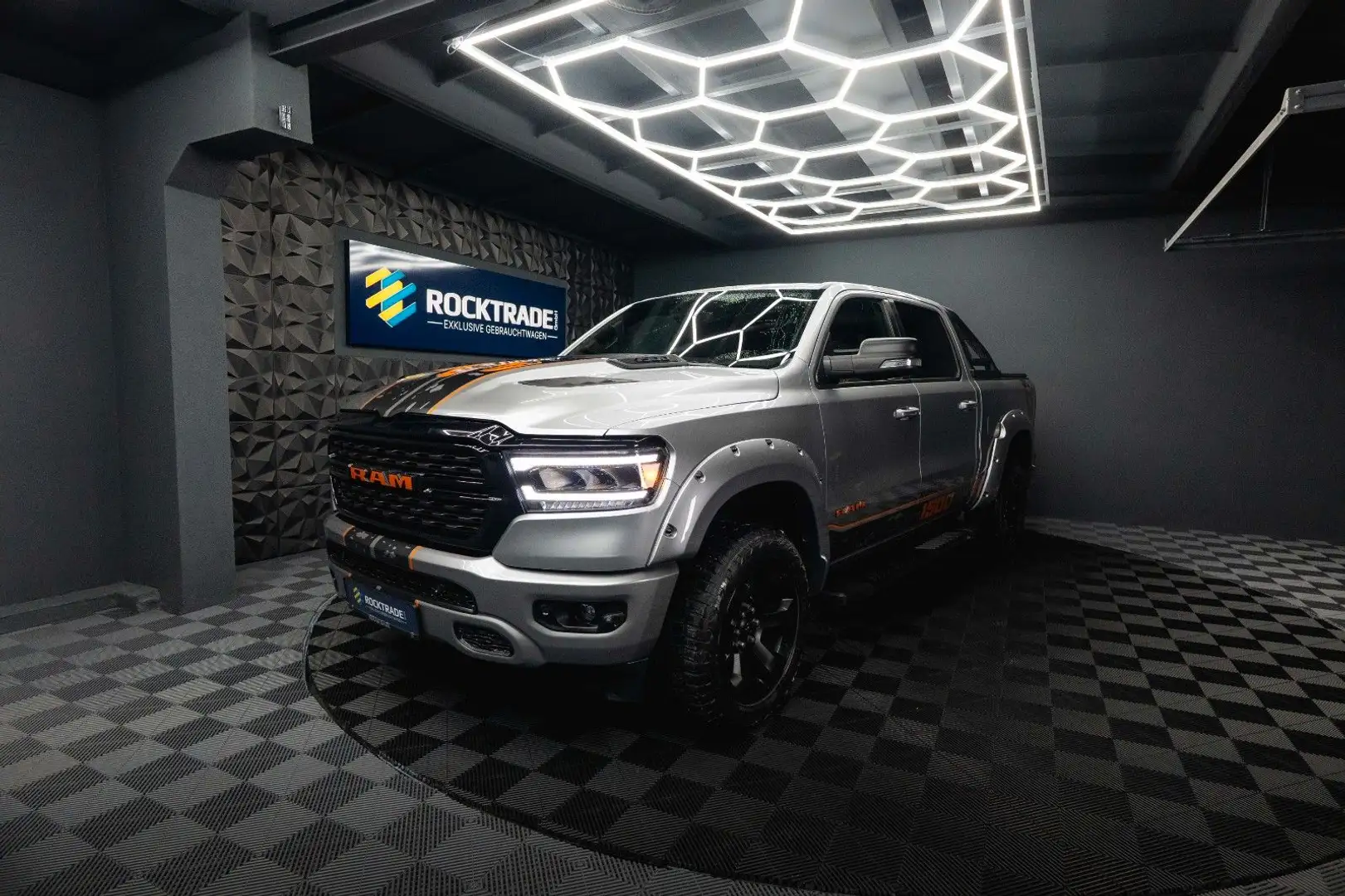 Dodge RAM 5.7 V8 HEMI 4x4 OFFROAD Night-Paket *LED*19% Grau - 1