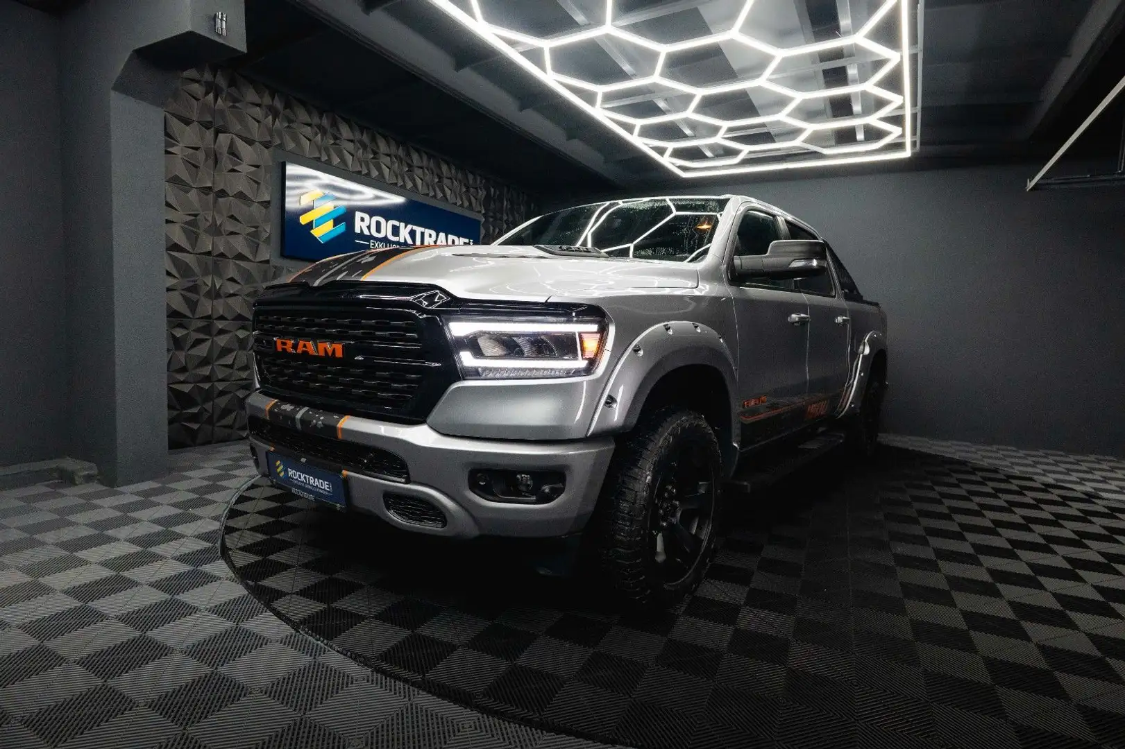Dodge RAM 5.7 V8 HEMI 4x4 OFFROAD Night-Paket *LED*19% Grau - 2