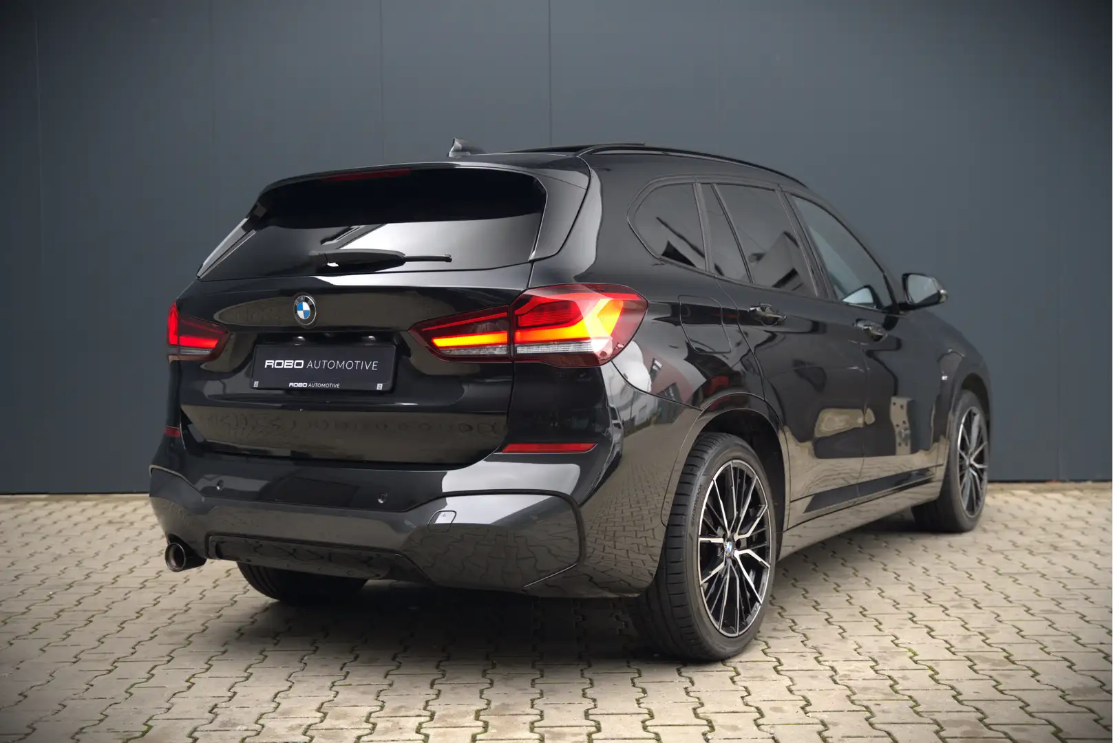 BMW X1 xDrive25e Business Edition Plus M Sport | Panorama Negro - 2