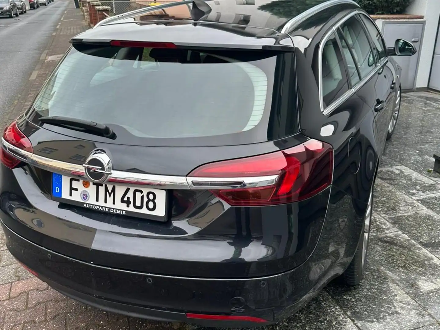 Opel Insignia Insignia 1.6 CDTI Sports Tourer Aut. Sport Schwarz - 1