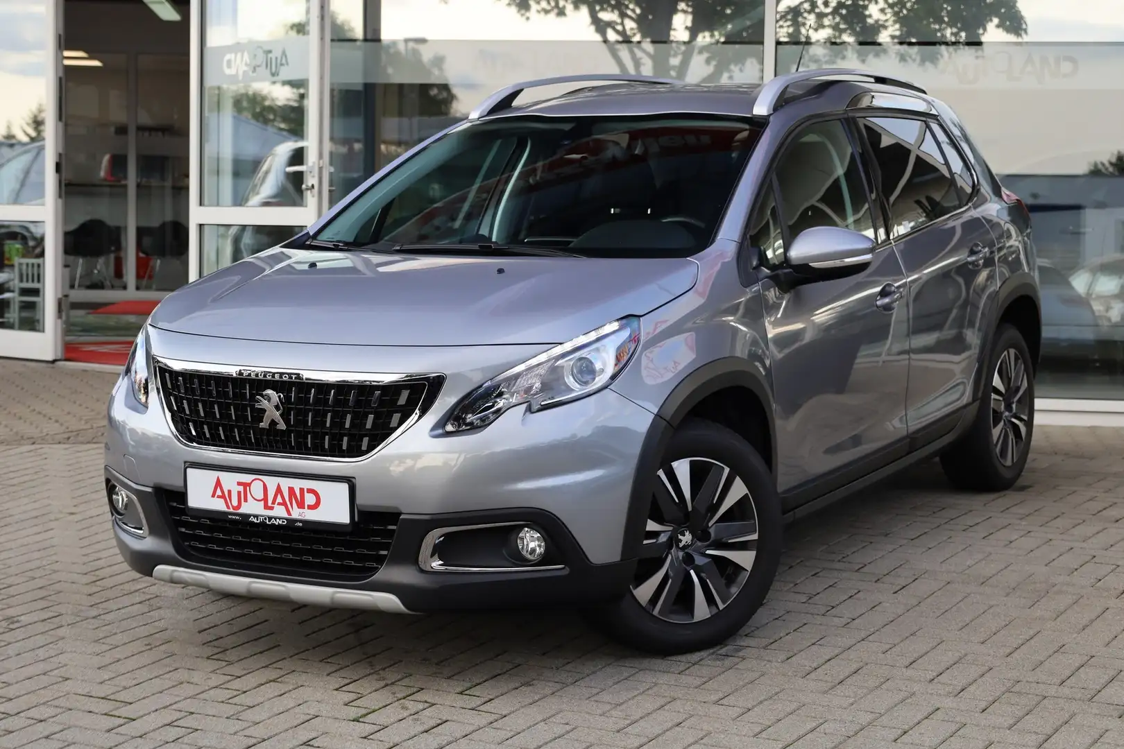Peugeot 2008 1.2 PureTech Active Panorama PDC Bluetooth Grau - 2
