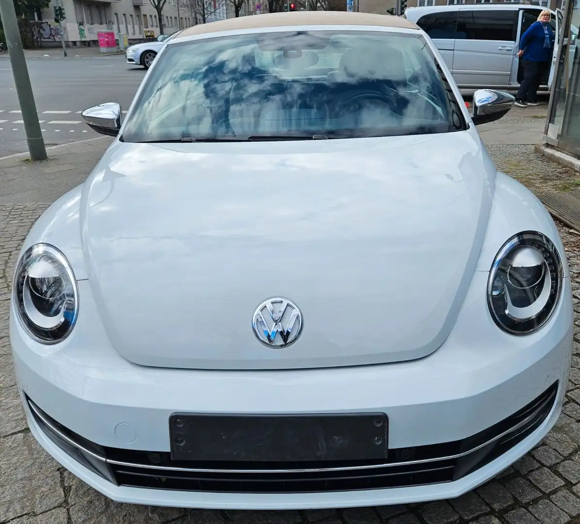 Volkswagen Beetle Cabriolet Exclusive Sport BMT White - 1