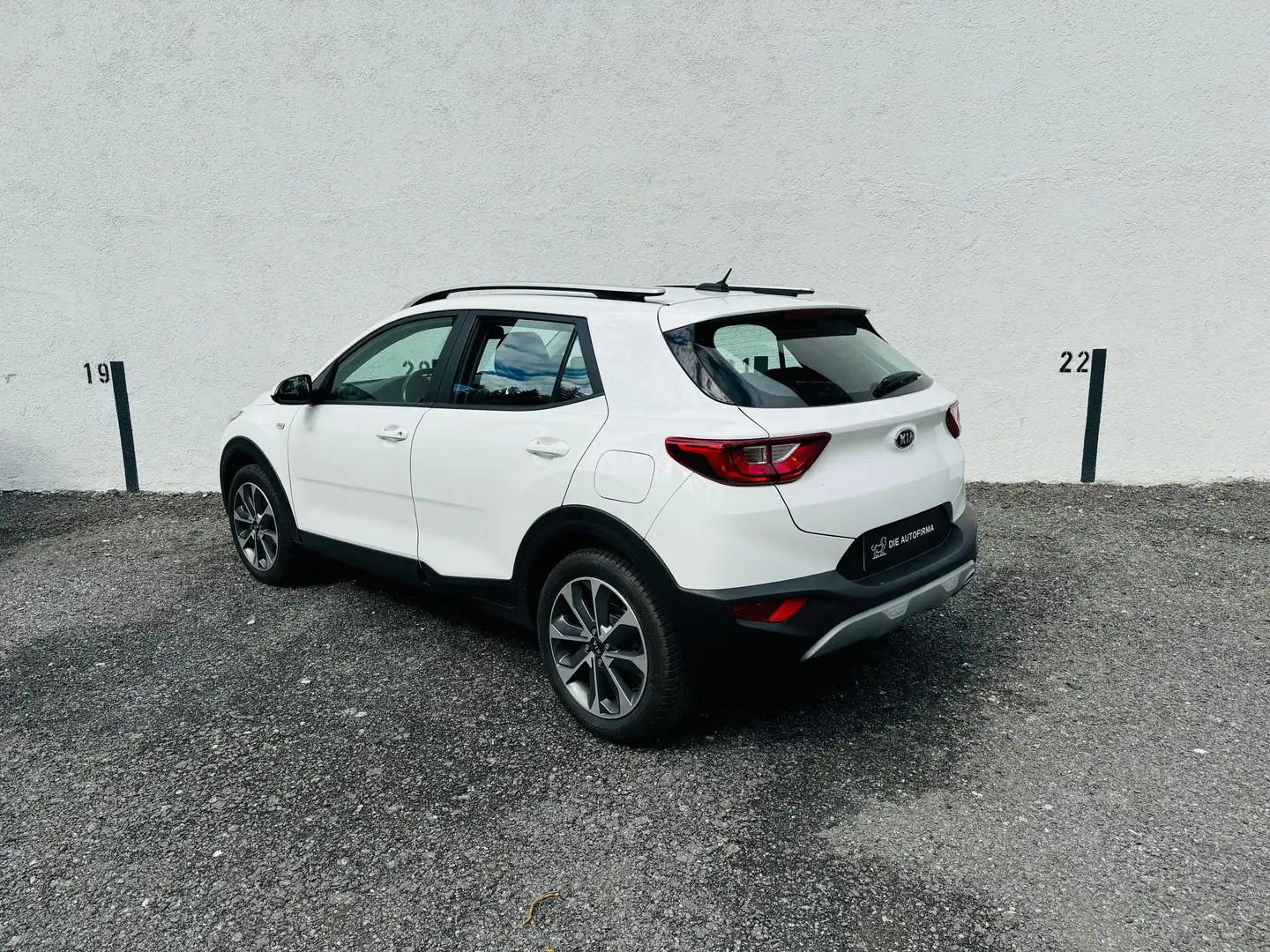 Kia Stonic **SILBER*EDITION*LENKRADHEIZUNG*SITZHEIZUNG** Weiß - 2