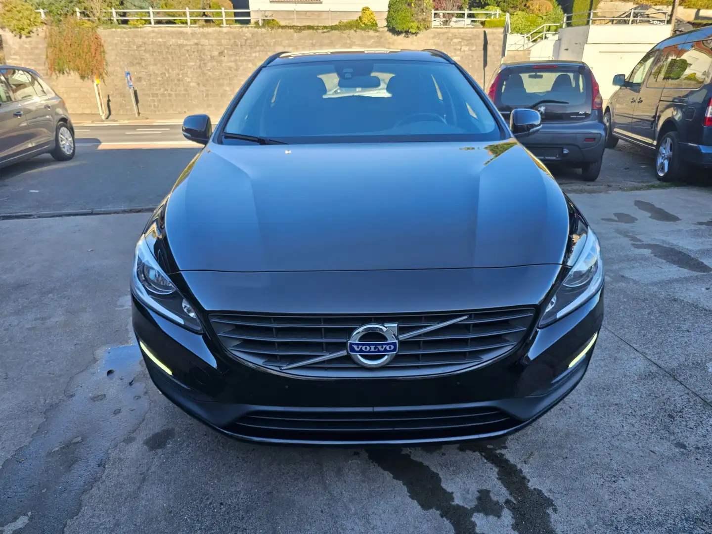 Volvo V60 V60 2.0 D3 Geartronic Schwarz - 1