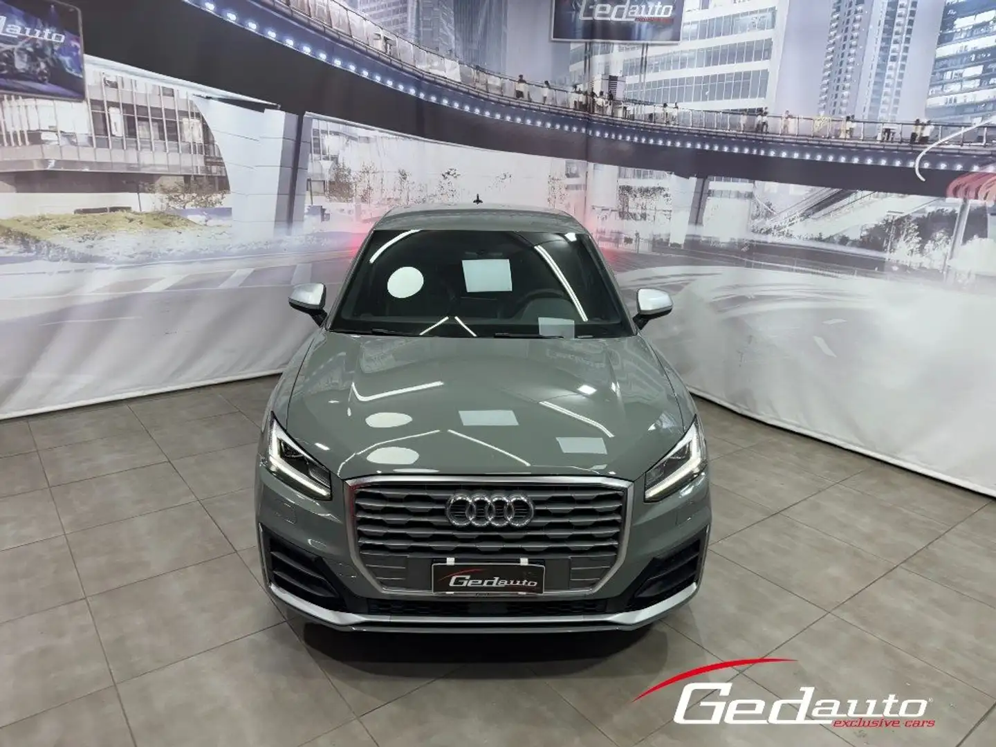 Audi Q2 30 TDI S tronic S line Edition FULL-LED NAVI Grijs - 2