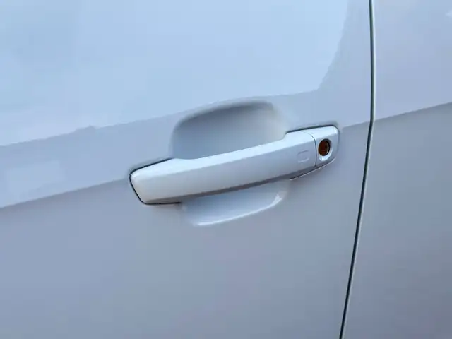 Audi Q2 view 8