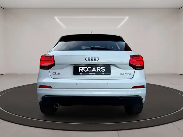 Audi Q2 view 10