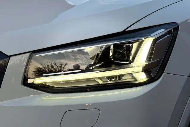 Audi Q2 view 6