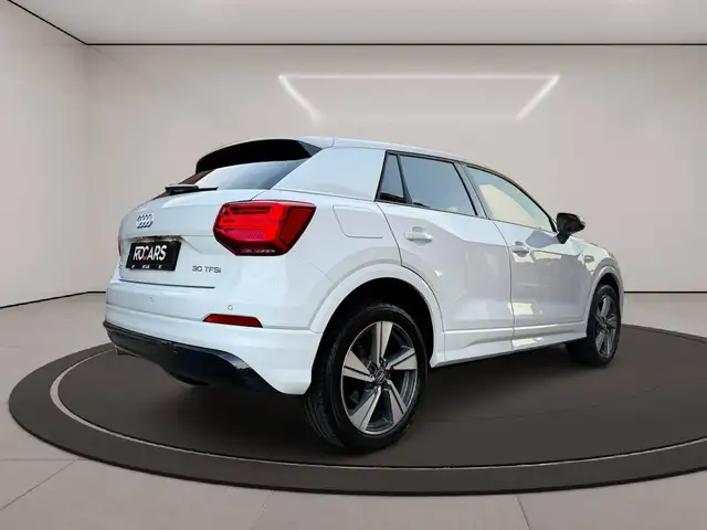 Audi Q2 view 9