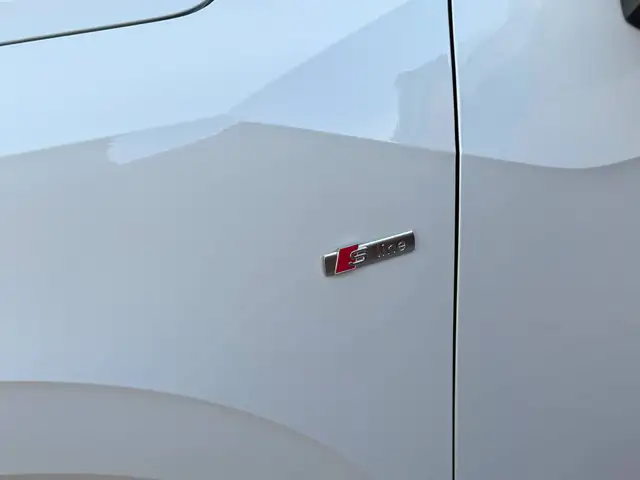 Audi Q2 view 7