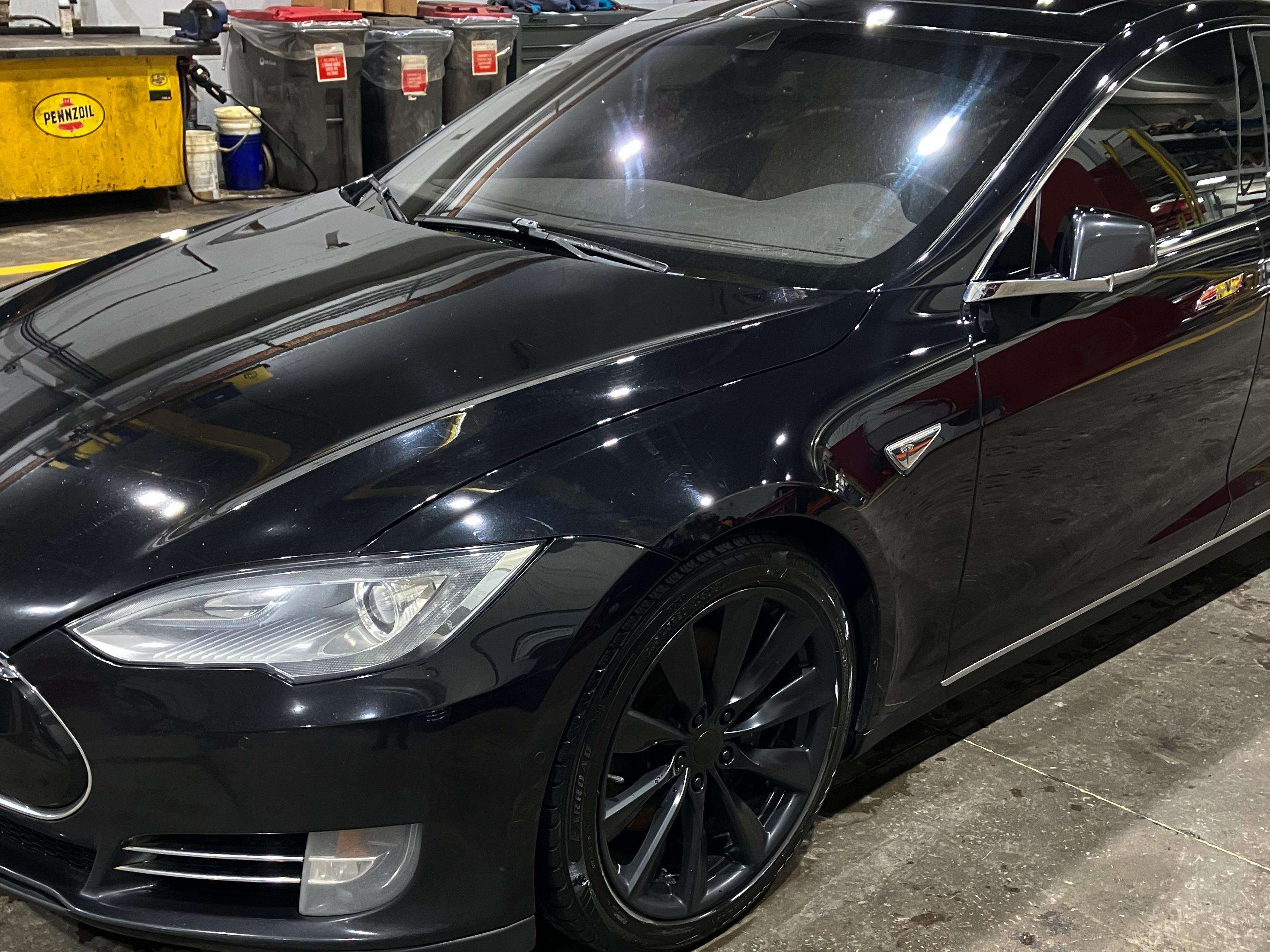 2015 Tesla Model S thumb 6