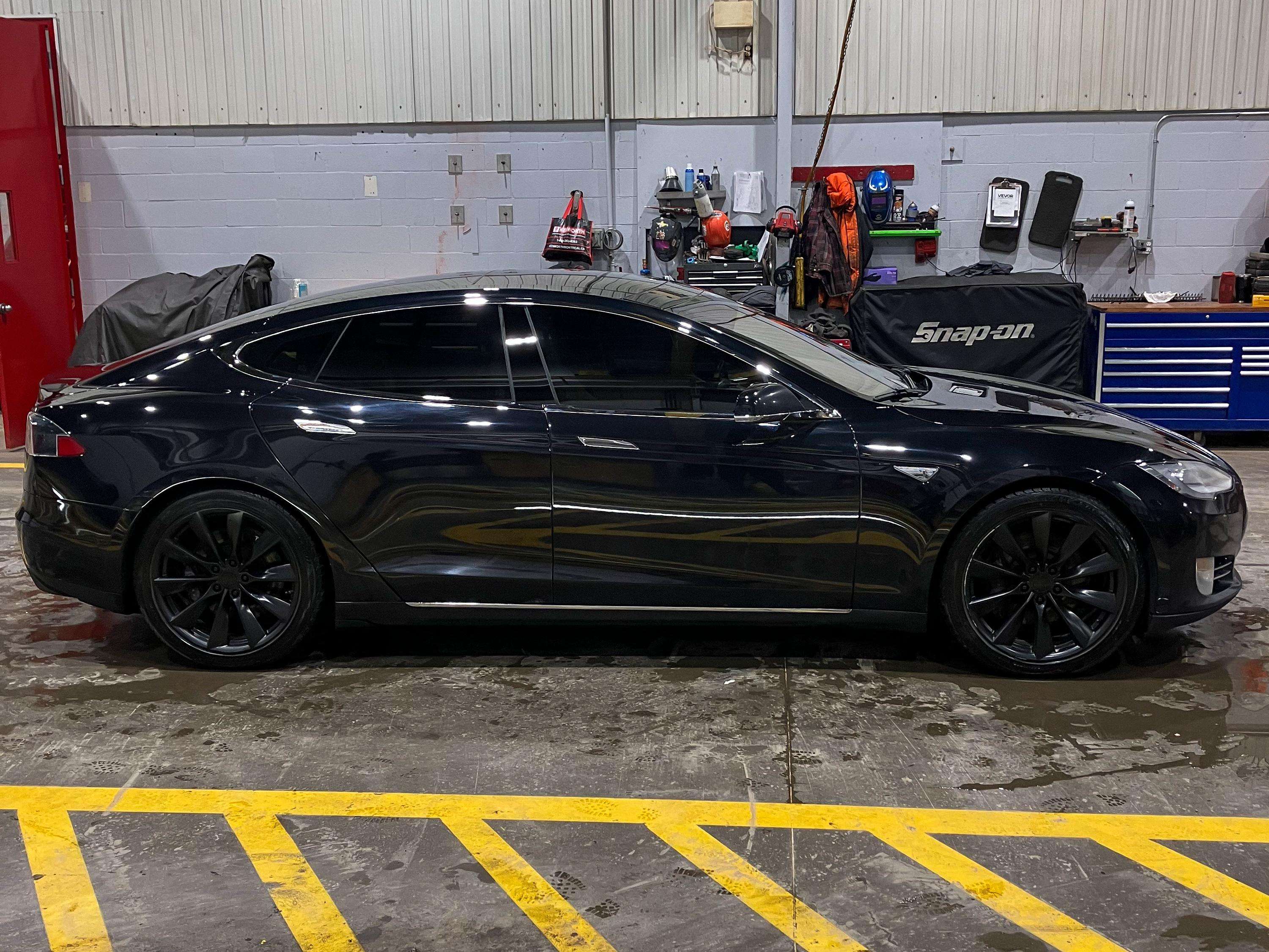 2015 Tesla Model S alt 2