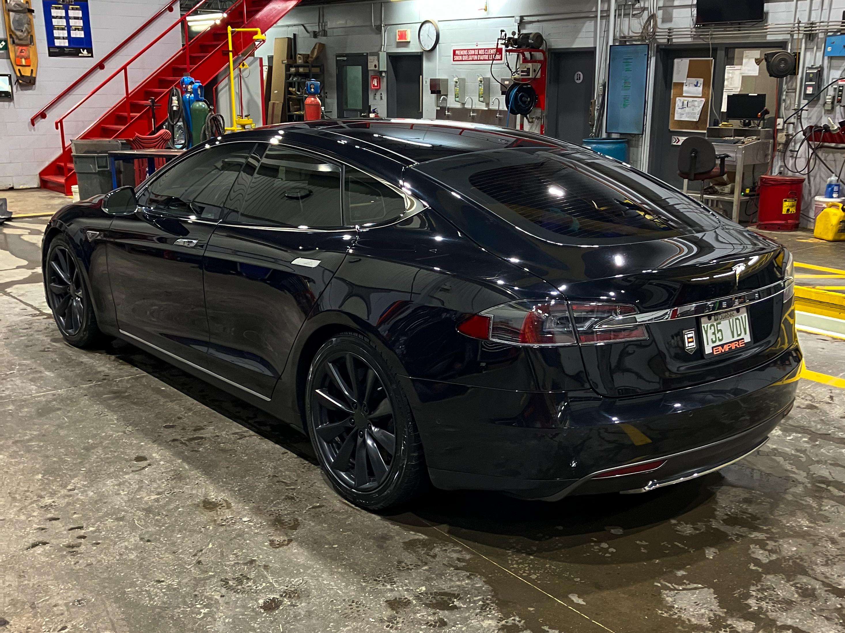 2015 Tesla Model S alt 4