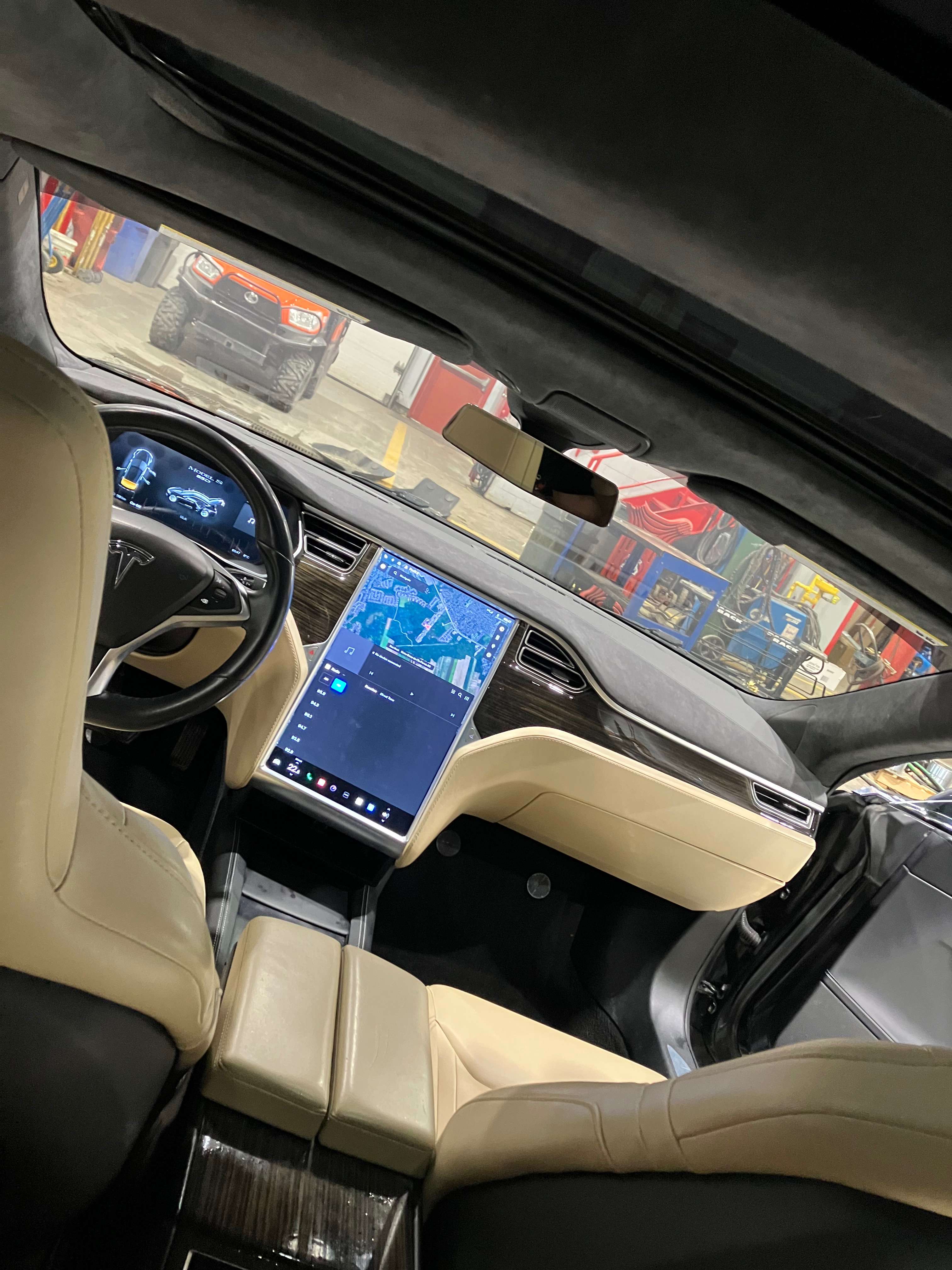 2015 Tesla Model S thumb 10