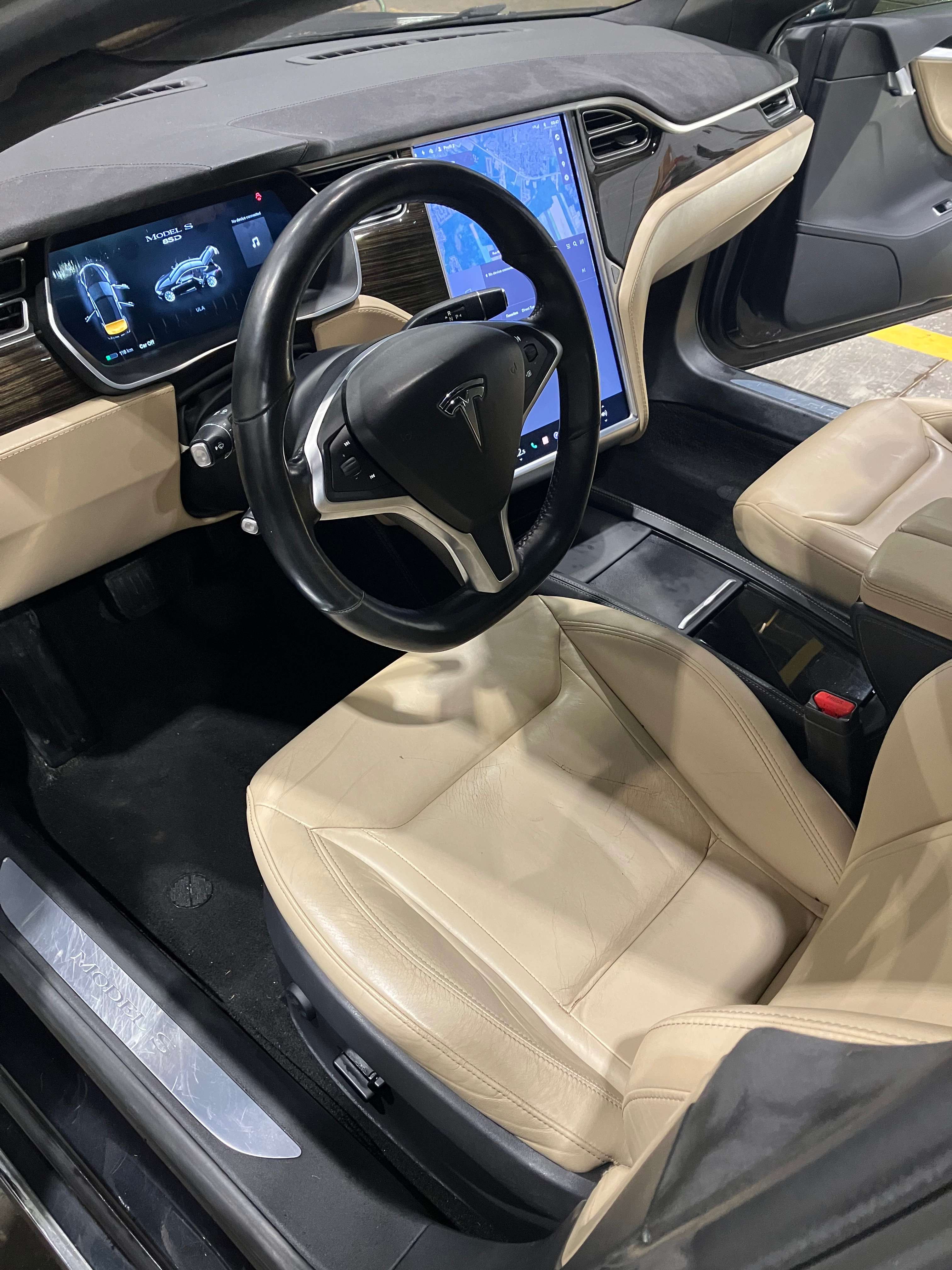 2015 Tesla Model S thumb 8