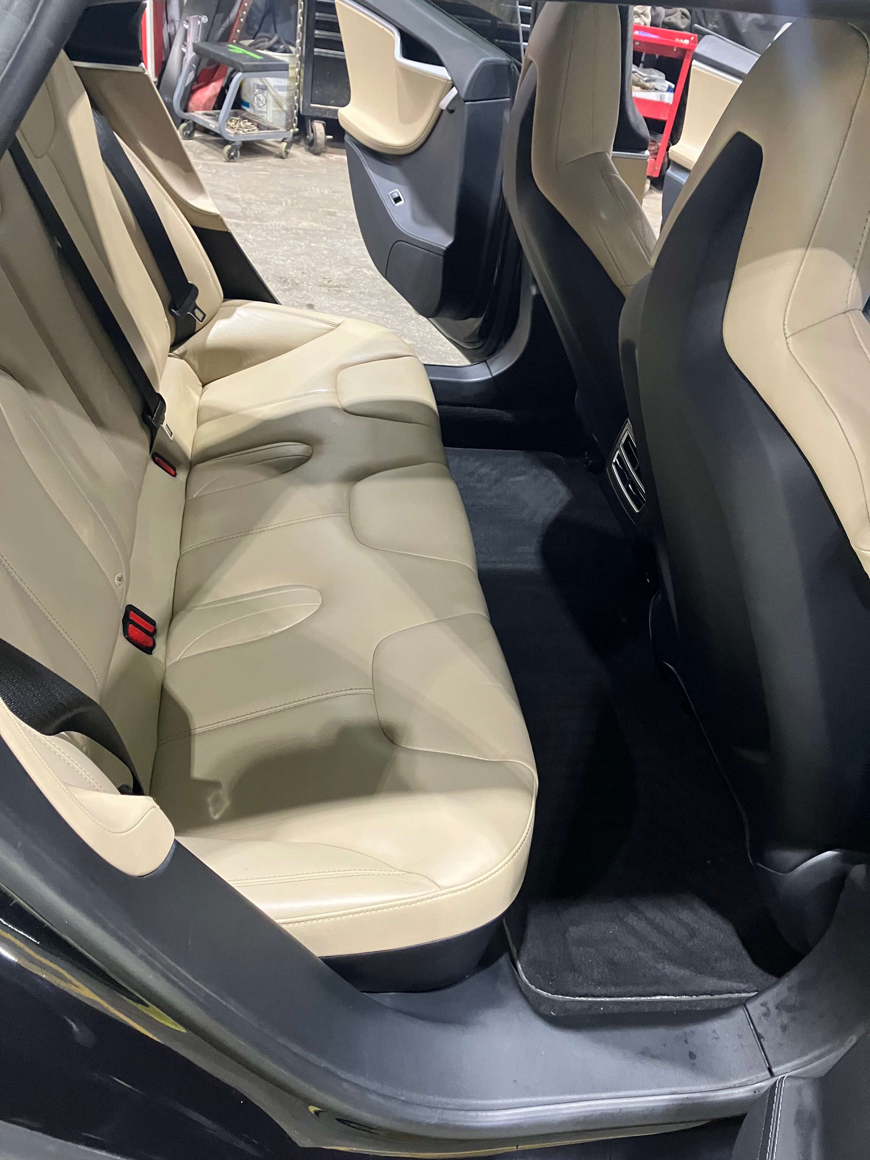2015 Tesla Model S thumb 12