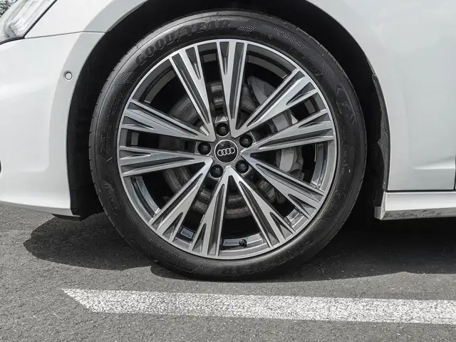 Audi A6 view 7