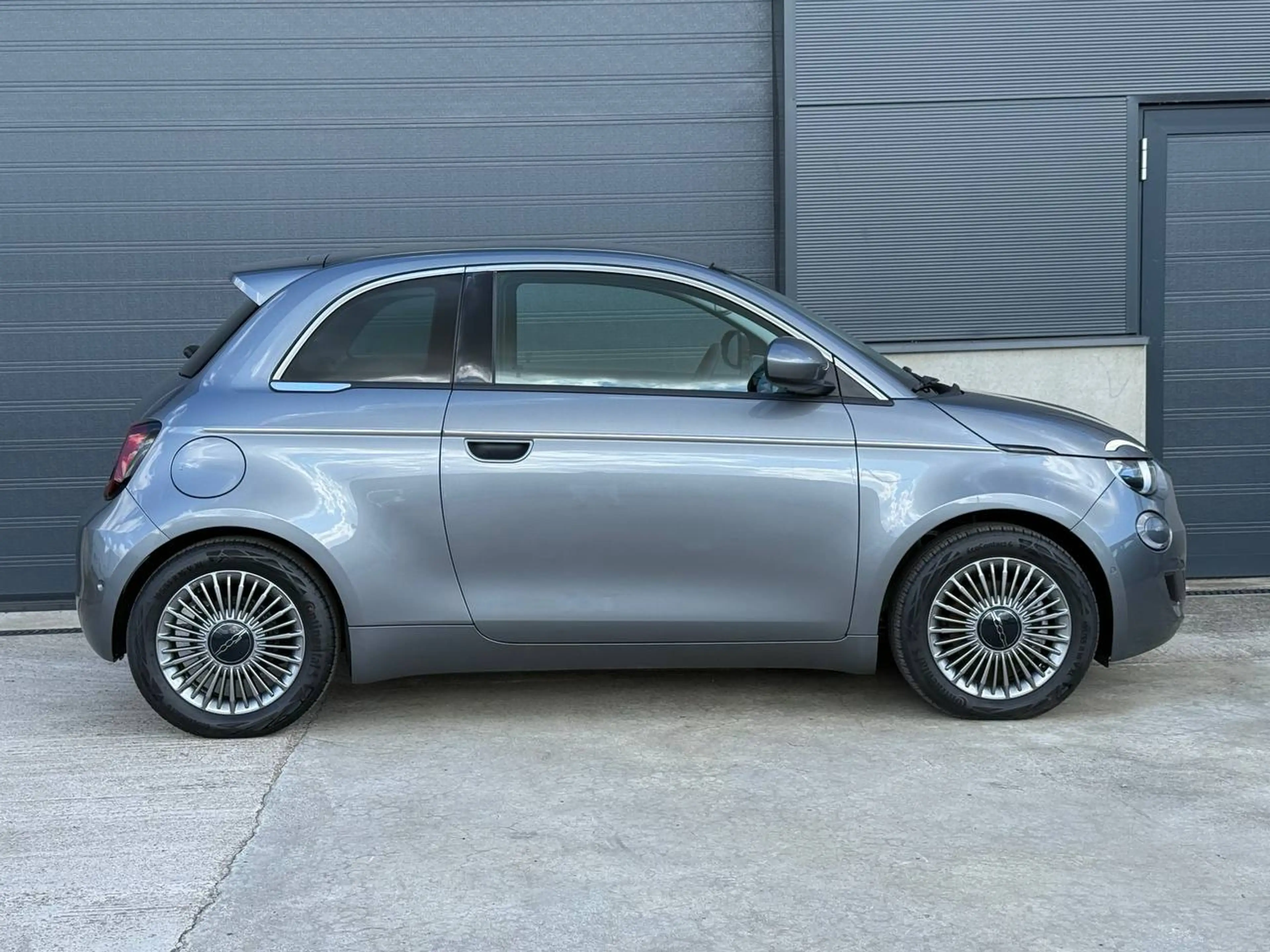 Fiat 500e LONG RANGE / *NEW-0KM* / CARPLAY / ALU / LANE CONTROL / CHROMEN AFWERKING — photo 2