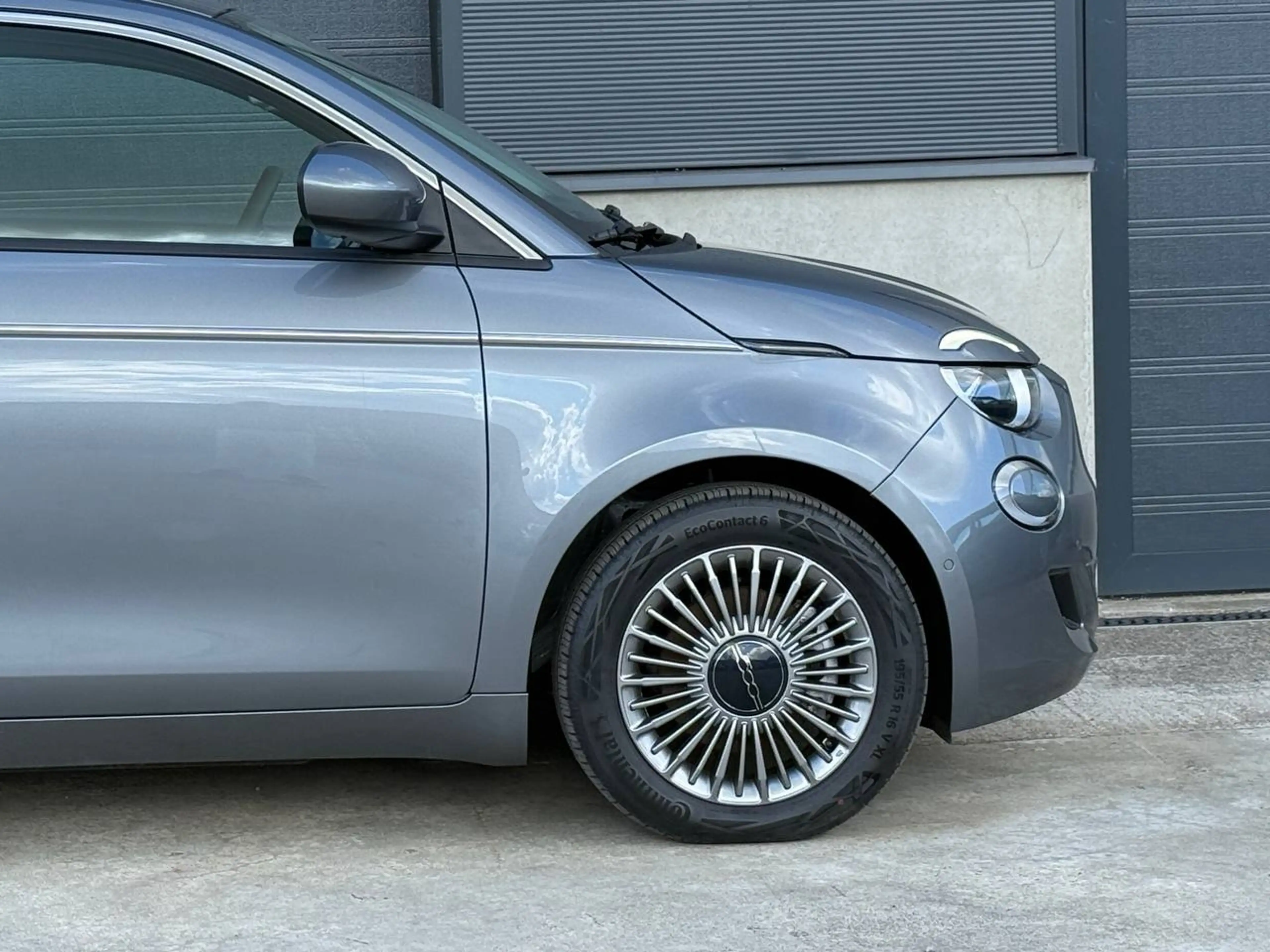 Fiat 500e LONG RANGE / *NEW-0KM* / CARPLAY / ALU / LANE CONTROL / CHROMEN AFWERKING — photo 4