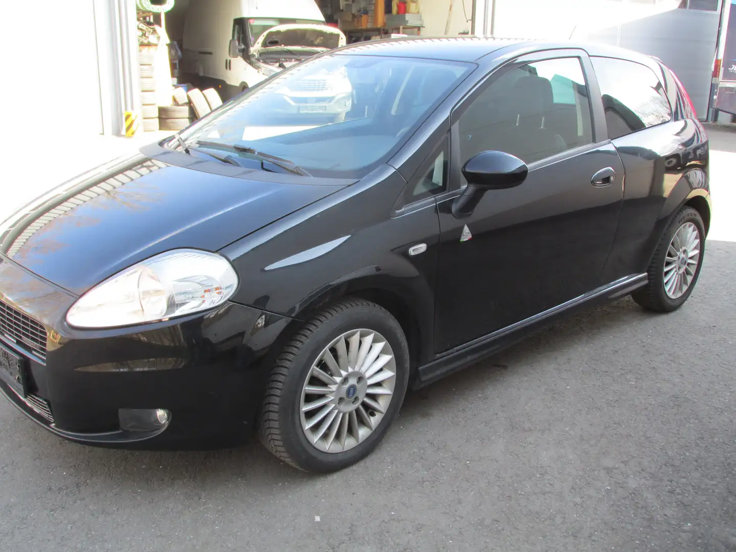 Fiat Grande Punto Grande Punto 1,4 16V Starjet Sport Sport Schwarz - 2