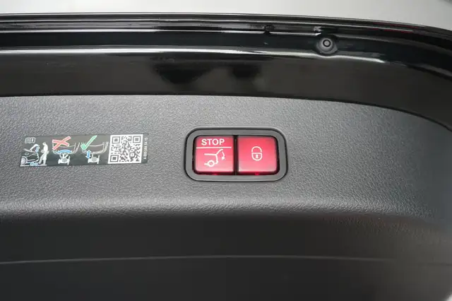 Mercedes-Benz 300 view 9