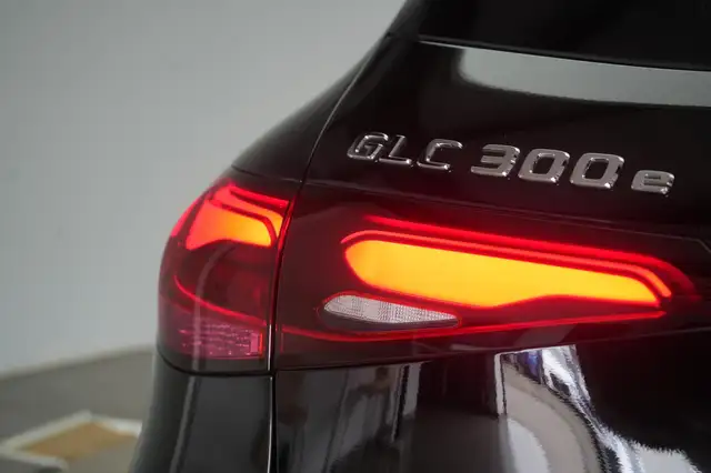 Mercedes-Benz 300 view 11