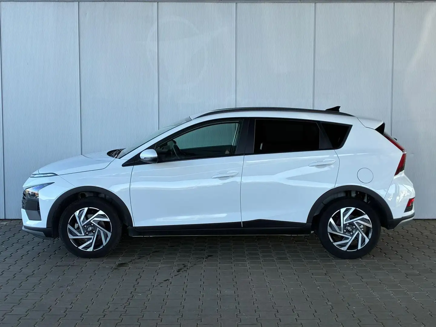 Hyundai BAYON Comfort 1.2 GDI 79 PS 5MT / LED Tempomat Navi R... Weiß - 2