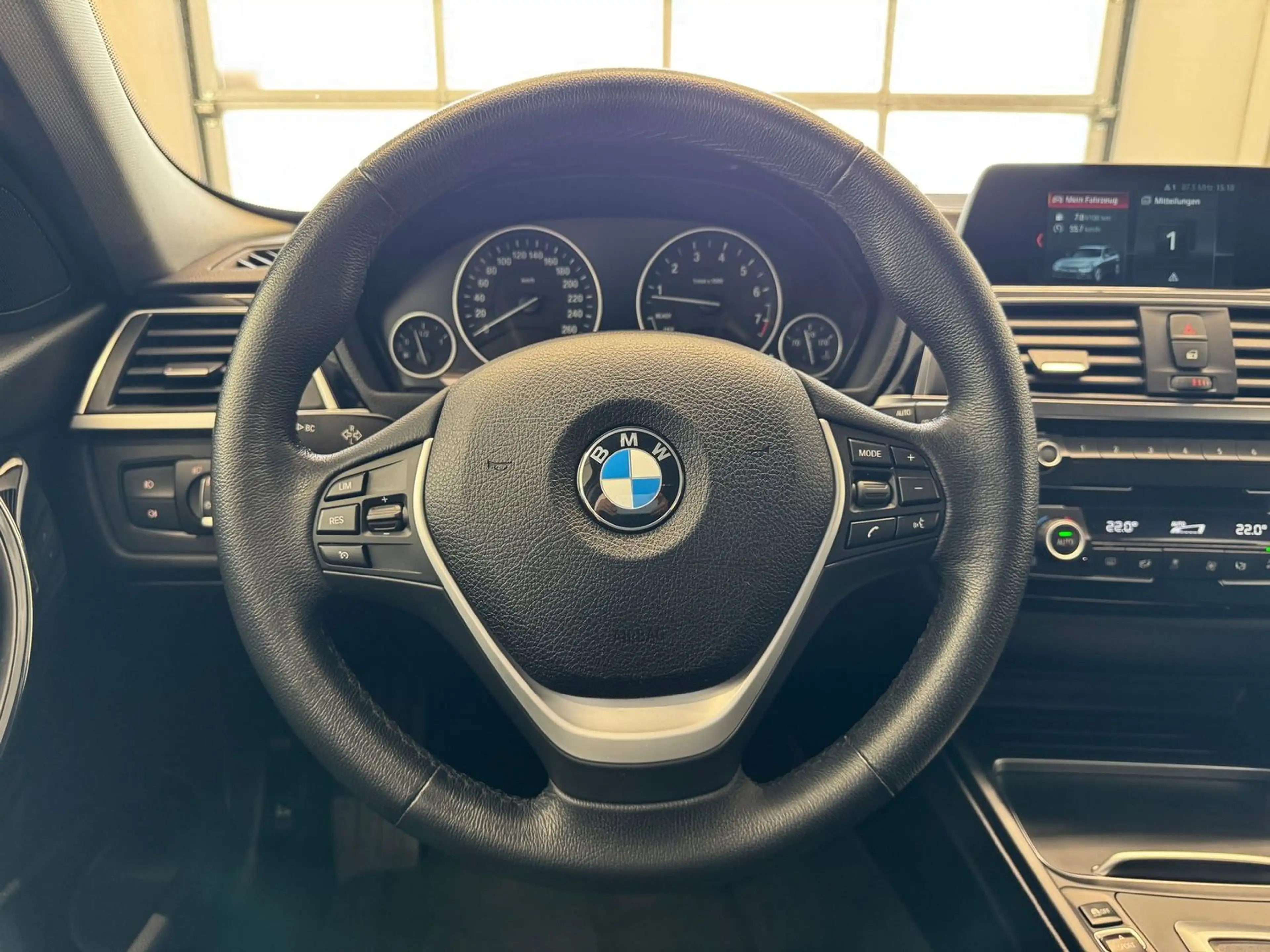 BMW 320 i Advantage LED Automatik Facelift — photo 13
