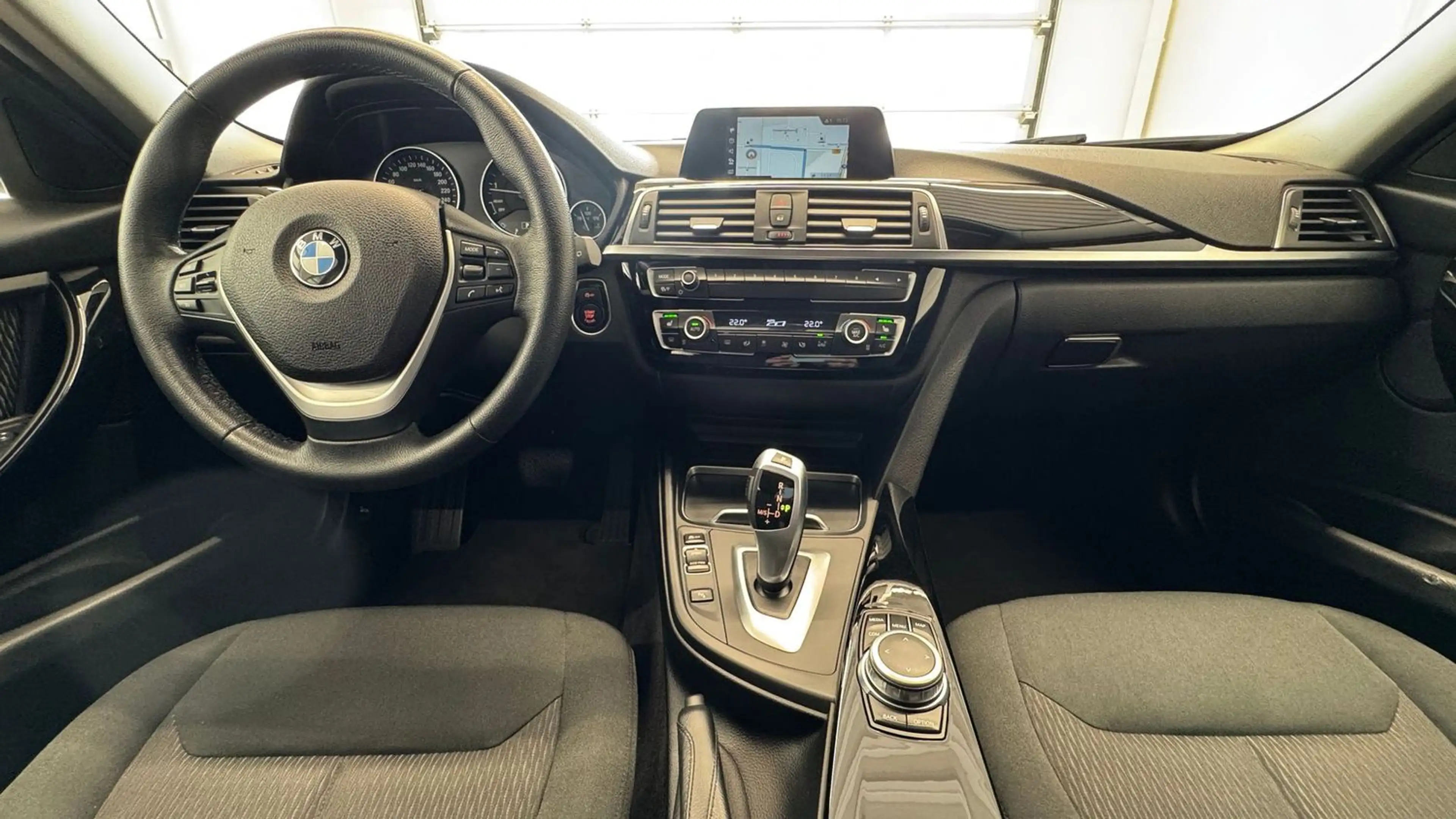 BMW 320 i Advantage LED Automatik Facelift — photo 10