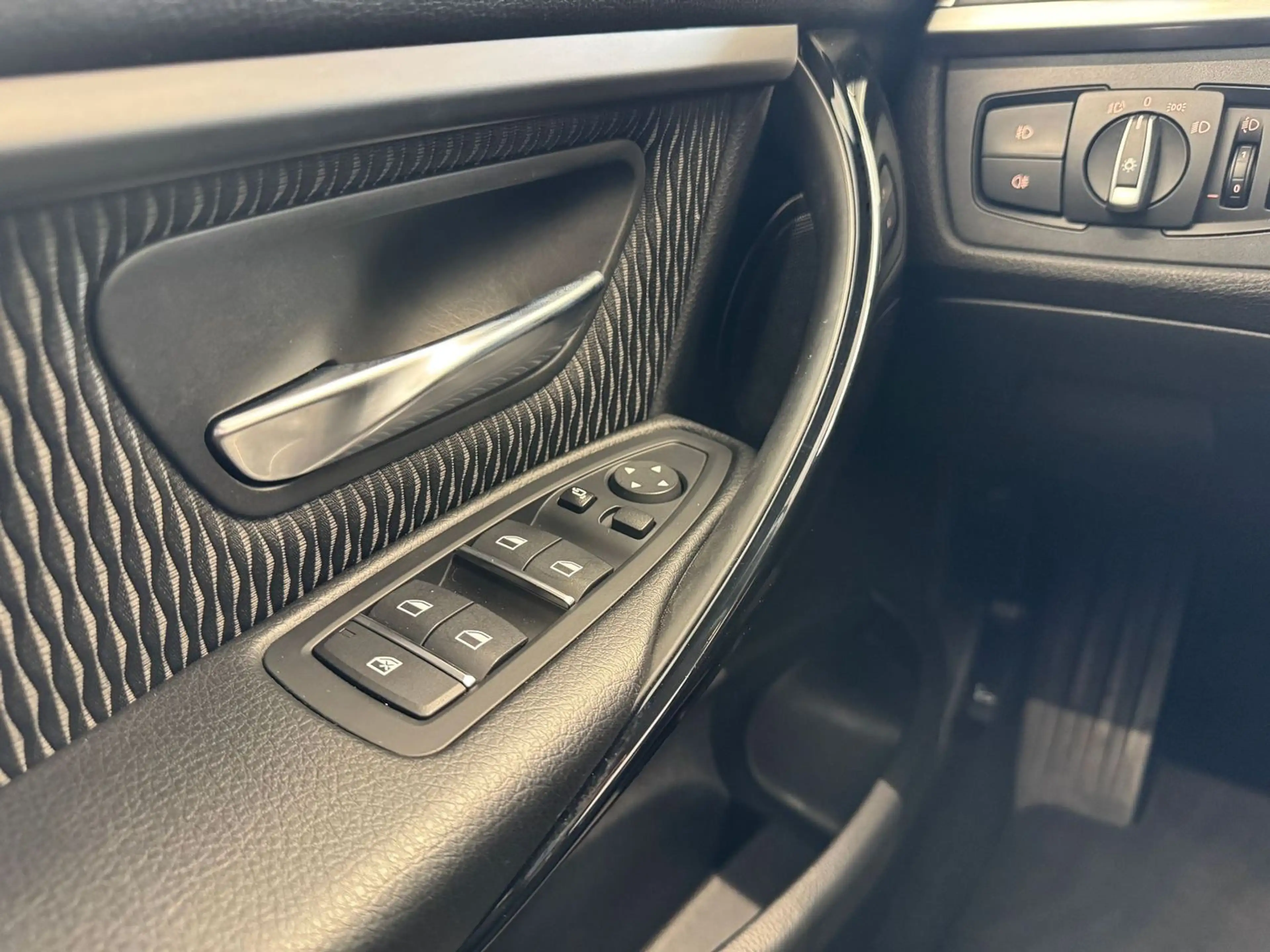 BMW 320 i Advantage LED Automatik Facelift — photo 9