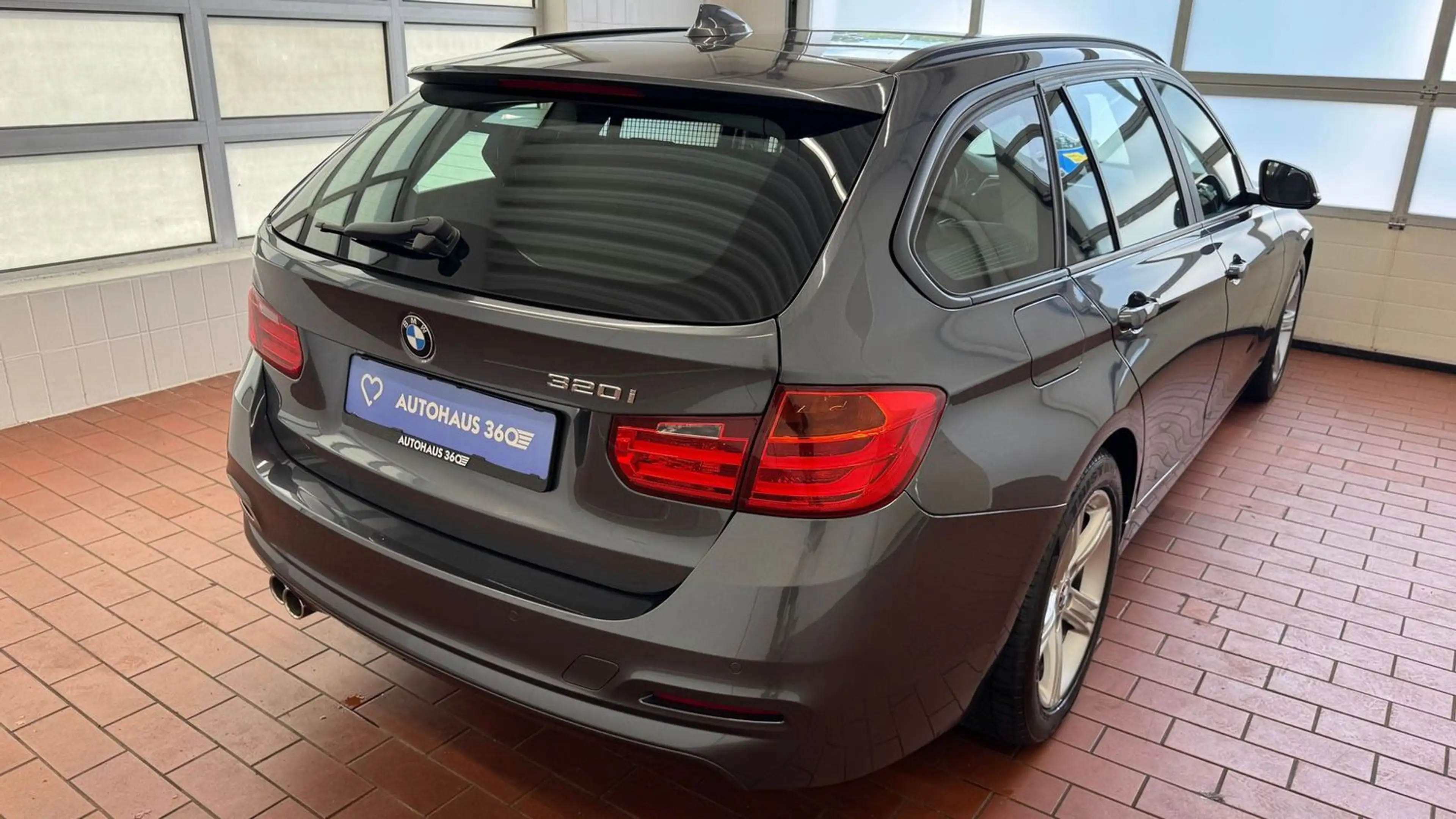 BMW 320 i Advantage LED Automatik Facelift — photo 6