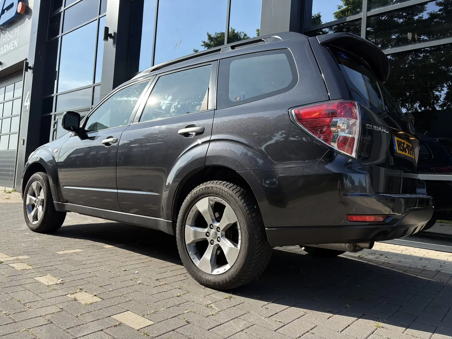 Subaru Forester 2.5XT 230pk Unieke KMstand! 74.950km AANTOONBAAR Grijs - 1