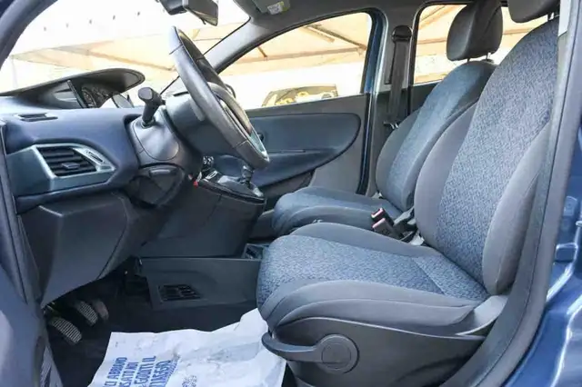 Lancia Ypsilon view 9