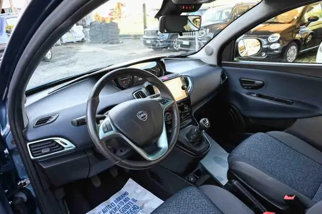Lancia Ypsilon view 8